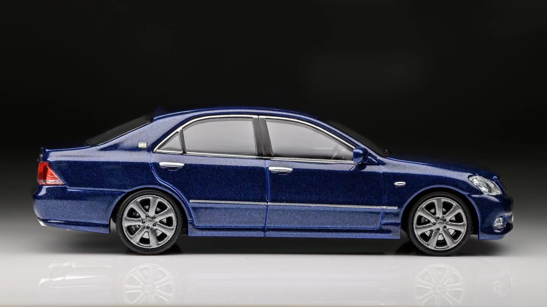 Amazon | 1/64 Zoom Crown Athlete GRS184 トヨタ クラウン アスリート