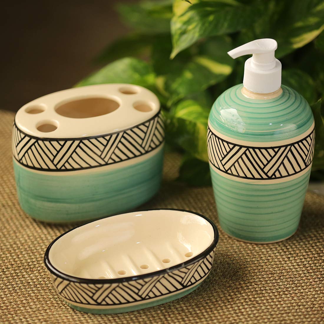 ExclusiveLane Handpainted Ceramic Bathroom Accessory Set of 3 (Liquid