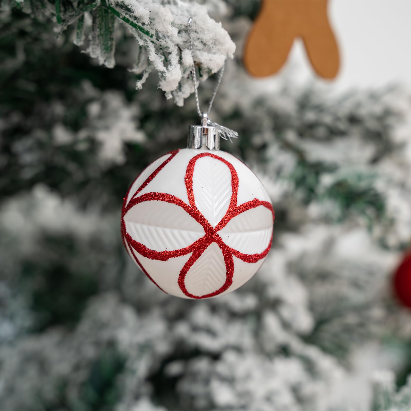 Juego de 100 adornos de bolas de Navidad, decoraciones de Navidad inastillables con paquete de regalo de mano para árbol de Navidad, vacaciones, boda, vacaciones, decoración de fiesta (rojo y blanco)