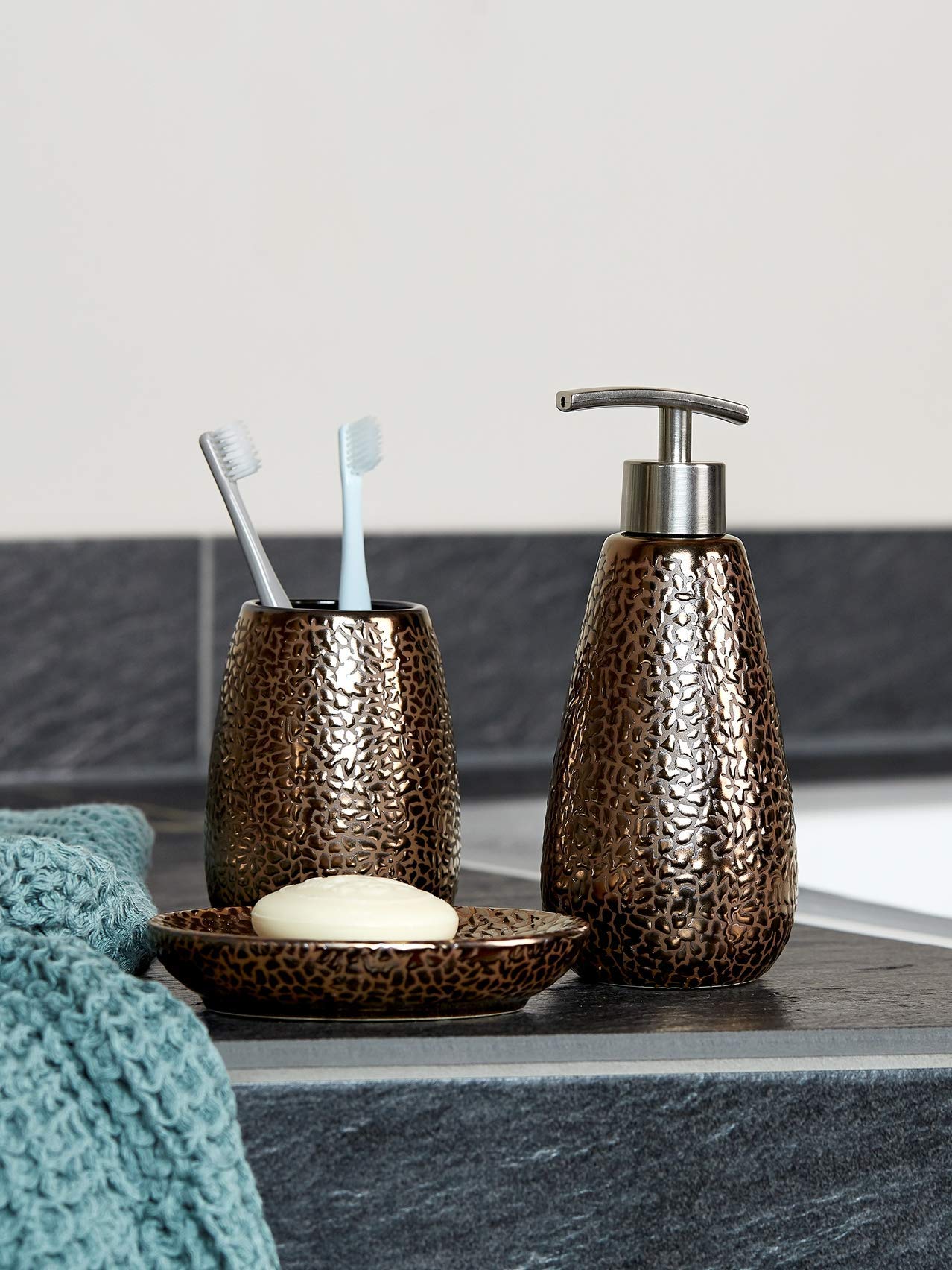 WENKO Zahnputzbecher Marrakesh Keramik - Zahnbürstenhalter für Zahnbürste und Zahnpasta, Keramik, 8.3 x 11.4 x 8.3 cm, Braun (Packung mit 2)