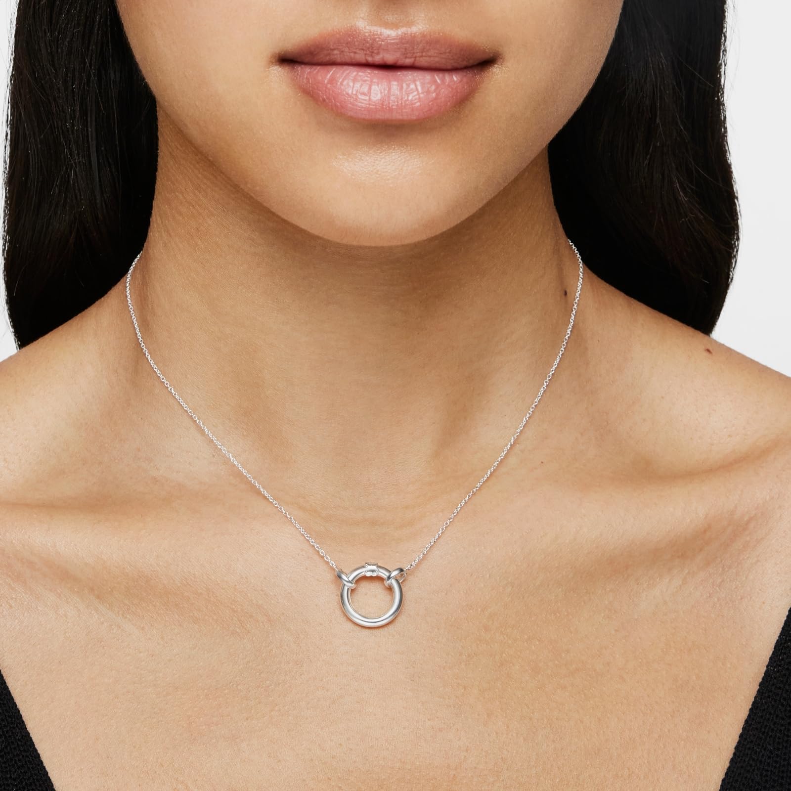TOUS Collar de Plata de Primera Ley para Mujer con Anilla, Sencillo y Personalizable con los Accesorios, Colección Hold
