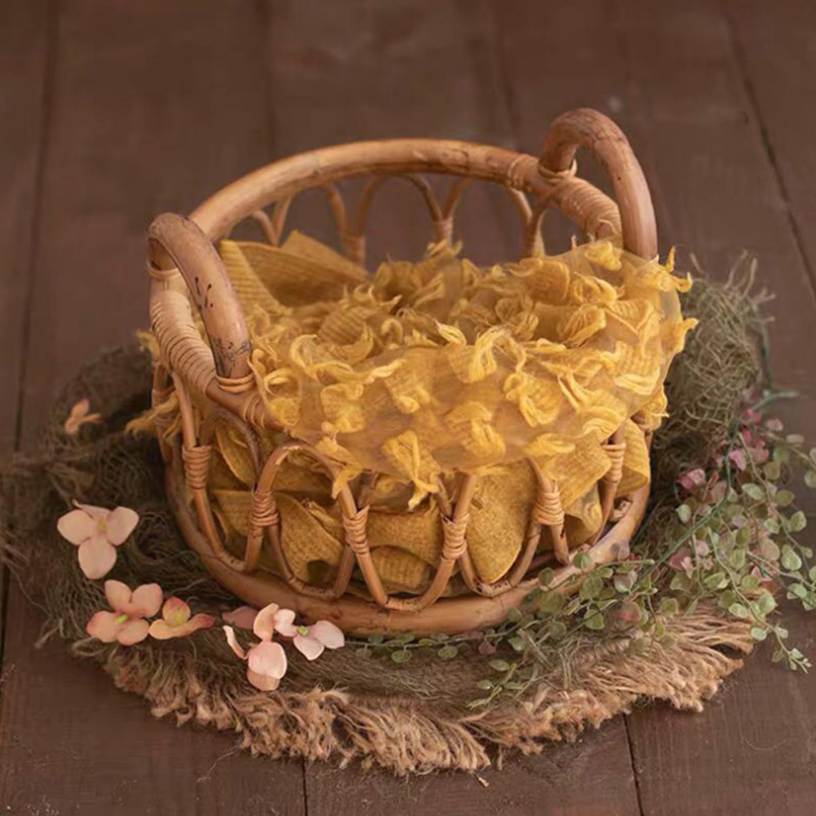 Cestino Vintage in Rattan Fatto a Mano, Accessorio Unico e Naturale per Servizi fotografici di Neonati.