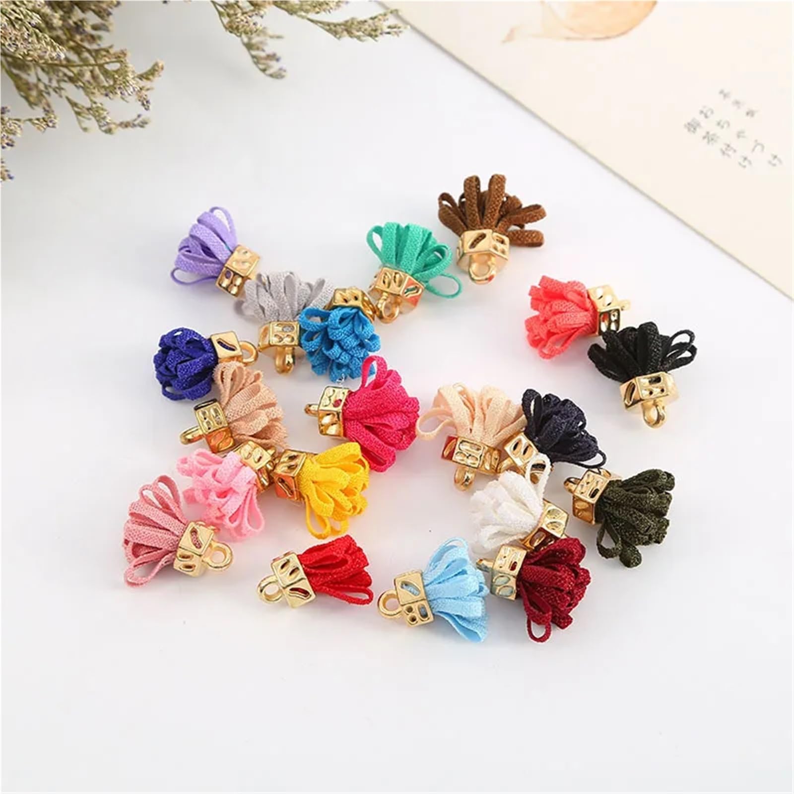 Quasten-Schlüsselanhänger aus Kunstleder mit goldfarbener Kappe, für DIY-Schmuckherstellung, 150 Stück | 19 Farben, 11 x 25 mm, Goldkappe, Kunstleder-Quasten für DIY-Schmuck, Schlüsselanhänger, Handy-Dekoration