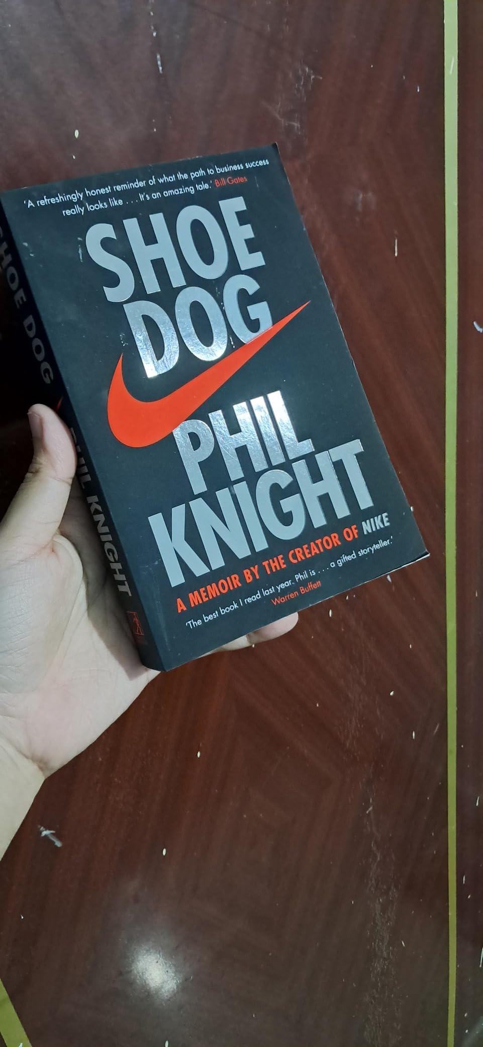 Shoe Dog : Phil Knight: Amazon.in: Books