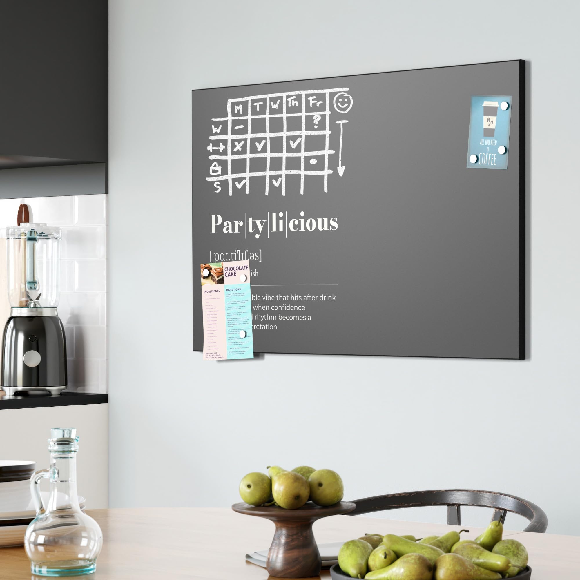 DEQORI Magnetische Kreidetafel mit UV-Druck | Motiv Partylicious - Definition | Design rechteckig 90x60 cm | Kreide Metalltafel beschreibbar – Wanddeko für Küche, Flur, Kinderzimmer & Büro