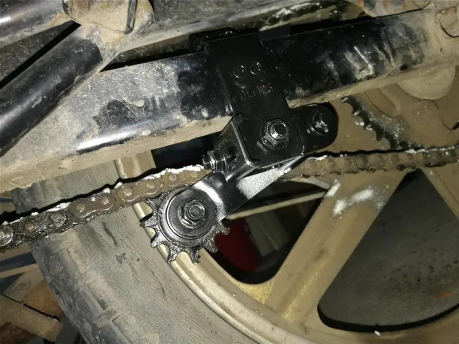 Tendicatena Automatico con Ruota Dentata in Acciaio per Motocicletta, Guida Catena Antiscivolo, Regolatore Catena A Rulli con Bullone, Forcella Quadrata