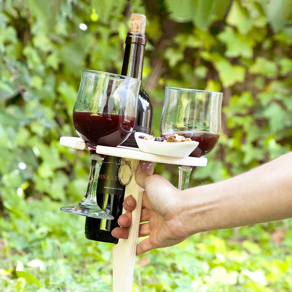 InnovaGoods® Propose la Table Pliante et Portable Winnek pour vin en extérieur, pour Profiter d'une soirée vin n'importe où, avec Un Design Pliable et Portable, Les barbecues et Les fêtes.