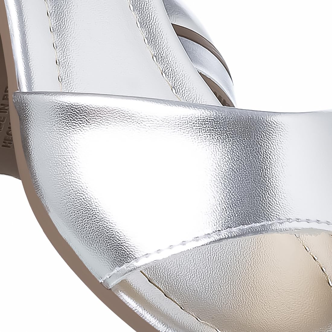 Sandália Feminina Infantil Com Salto Saltinho Social Festa em promoção! Veja a oferta e mais achadinhos de Sandálias & Chinelos Infantis 3 Hoje é o melhor dia para comprar Sandália Feminina Infantil Com Salto Saltinho Social Festa com aquele preço maroto! Promoção! Aproveite a oferta! 3