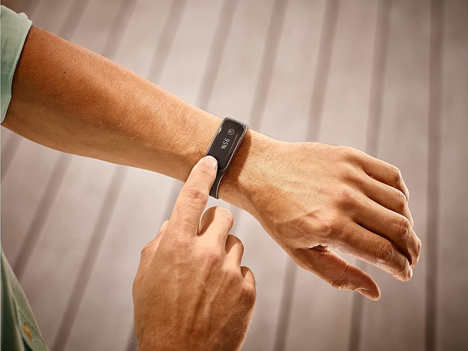 Soehnle Fitnesstracker Fit Connect mit Bluetooth-Anbindung, Fitnessarmband mit bis zu 10 Tagen Laufzeit zählt Schritte und Kalorienverbrauch, Fitness Armbanduhr mit Schlafanalyse