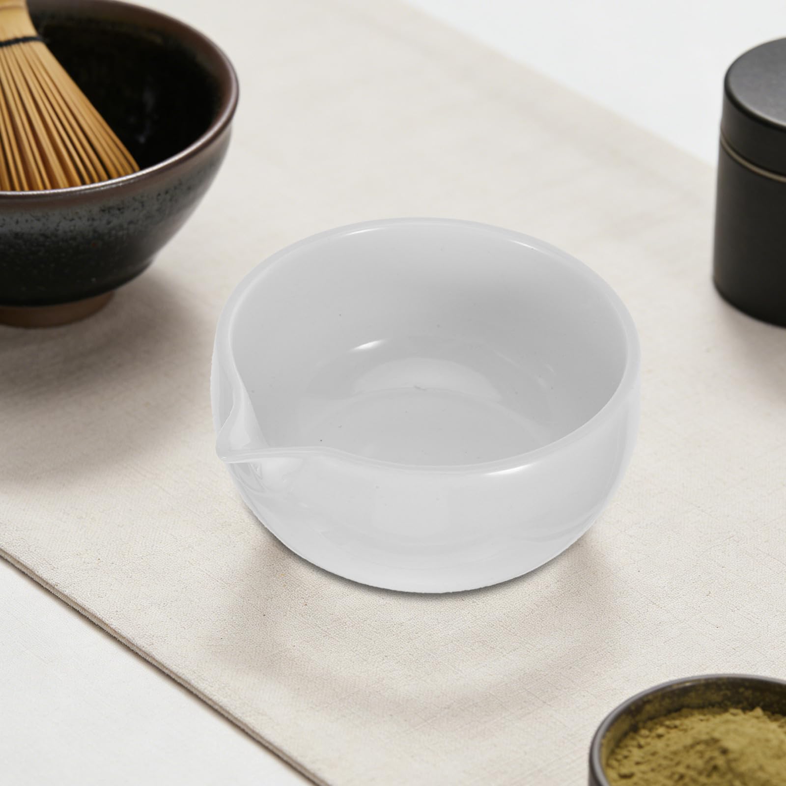 Kichvoe Ciotola in Ceramica Bianca per Matcha con Beccuccio, Facile da Pulire, per Mescolare Tè in Cucina a Casa, gli Amanti del Tè