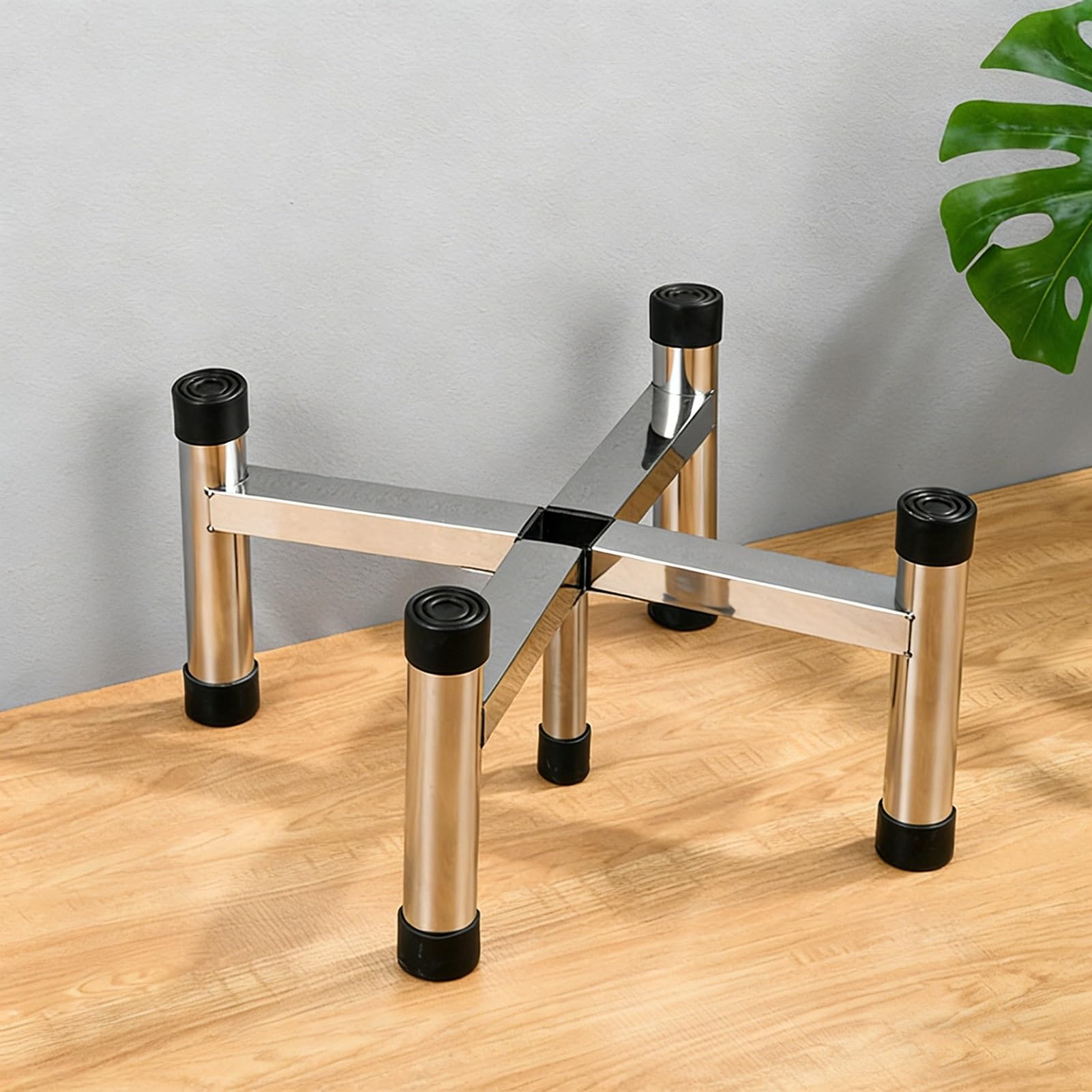 Cuisine encombrée ? Découvrez la base de table pliable pour isoler vos tonneaux de rangement