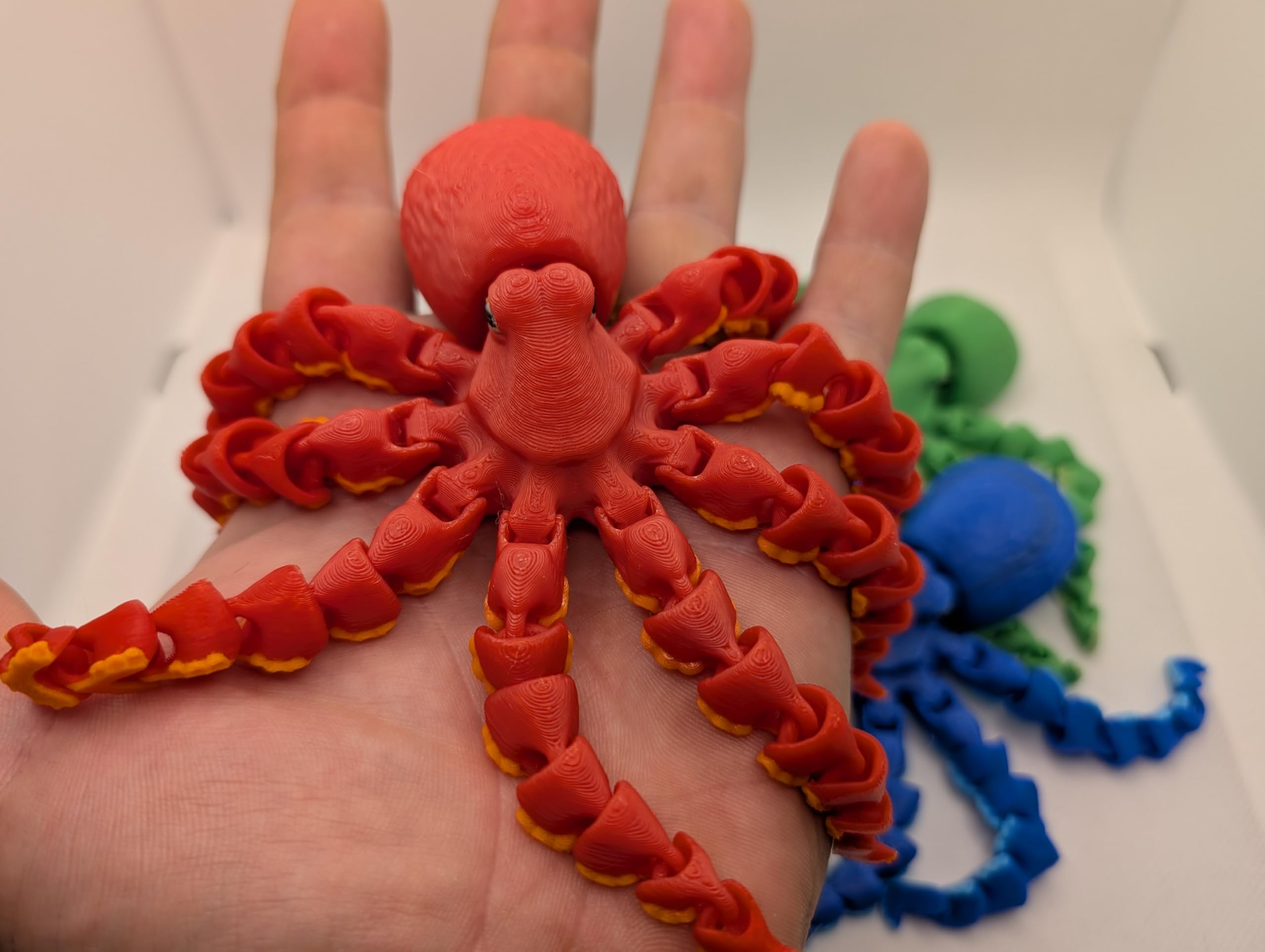 Small Articulating Octopus Figurine – 3D Printed Flexible Desk Ornament | Handmade PLA Display Piece in 5 Colours (Red)