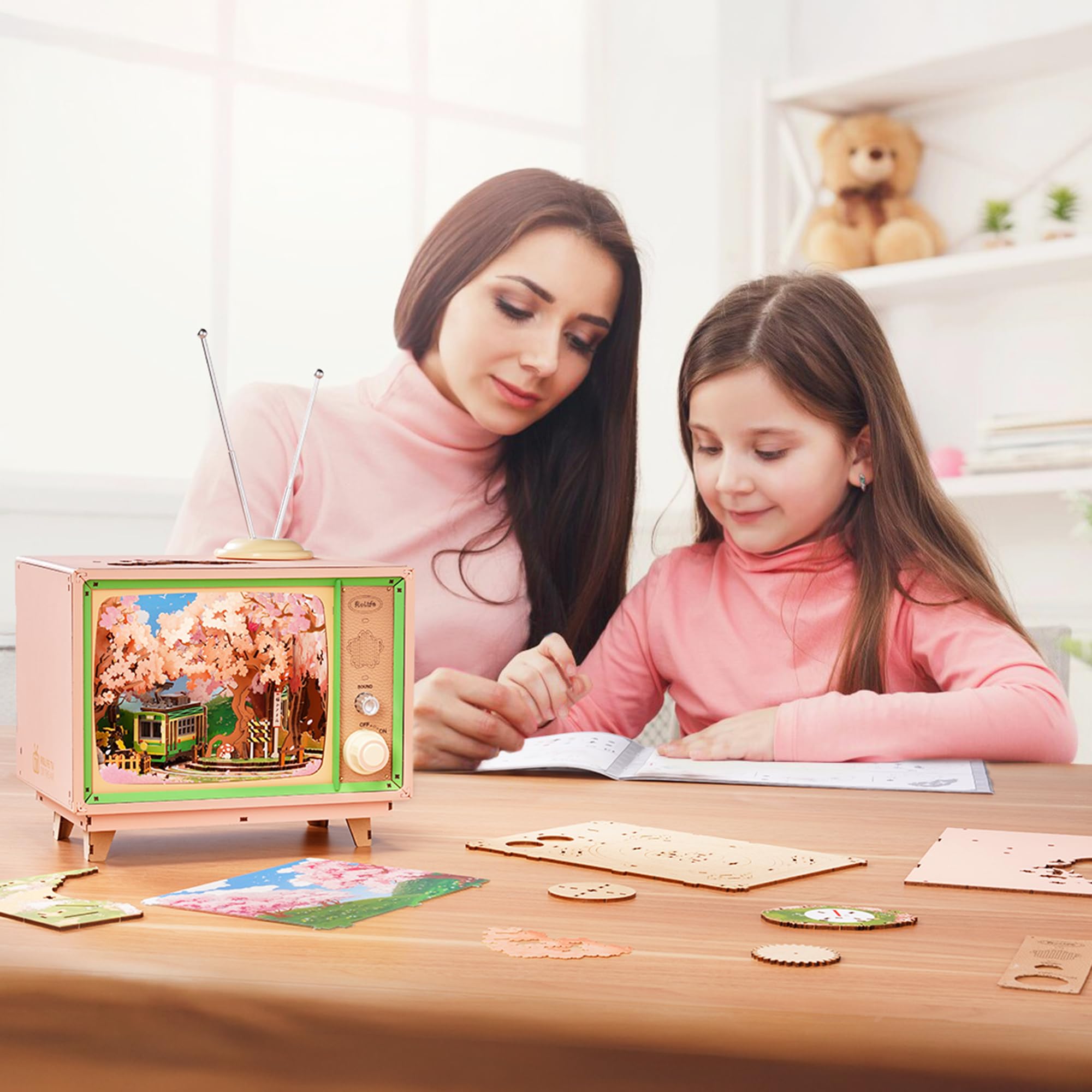 Rolife Puzzle 3D Anime rolife Sakura Tranvía Decor TV, Puzzle Madera 263 Piezas – maqueta para Construir Adultos con Tranvía Móvil & LED, Cerezo en Flor/Cherry Blossom, Regalo para Hogar
