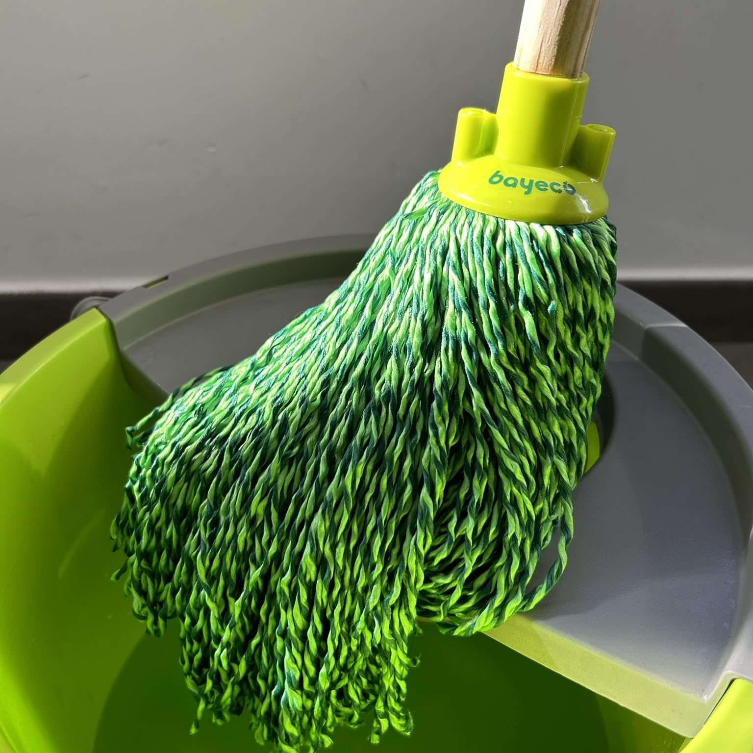 Bayeco Fregona Secafácil Hilos 100% Microfibra Absorción Limpieza Superior Ligera Mojada Resistencia Durabilidad Verde