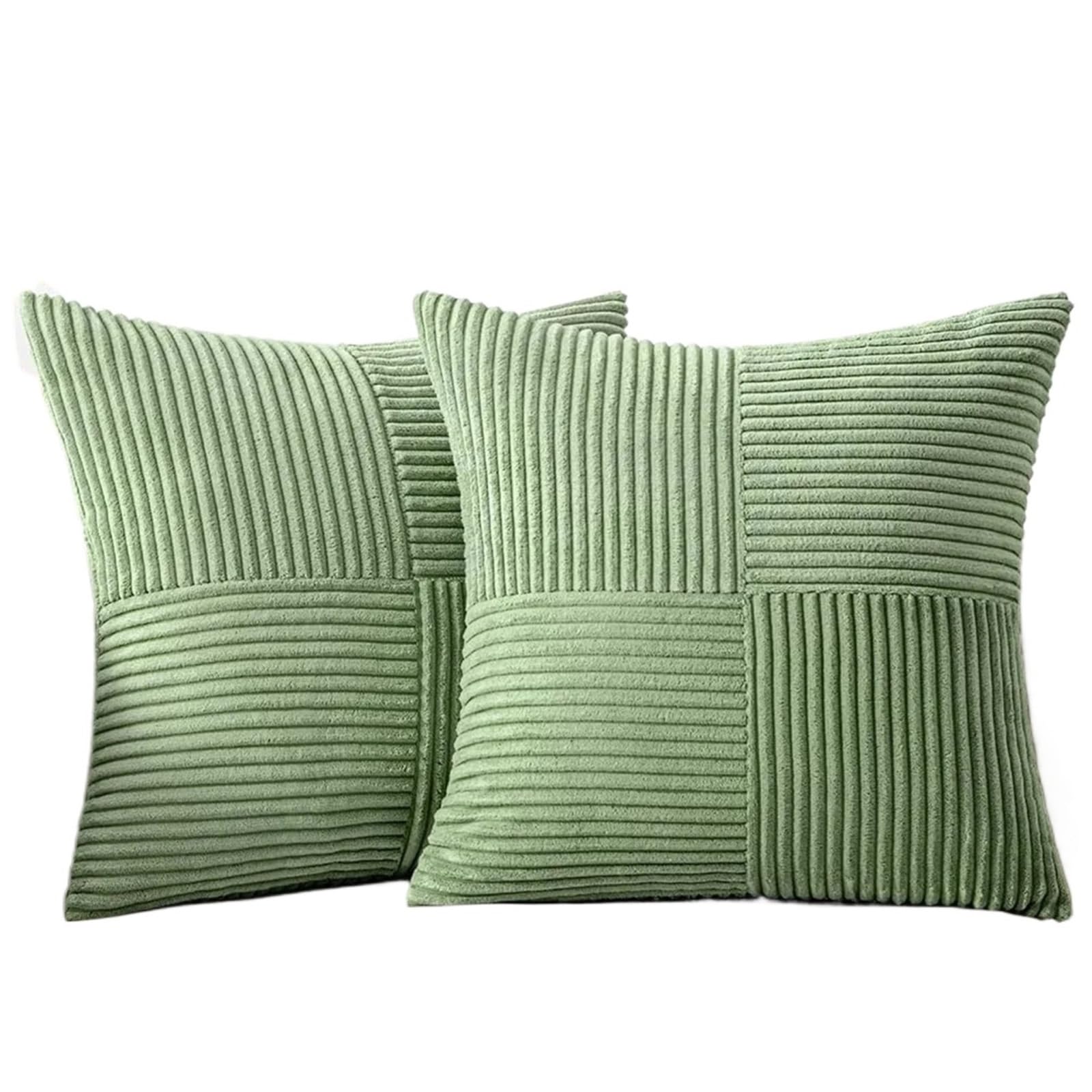 Coussin velours côtelé vert pour rénover vos vieux oreillers de salon