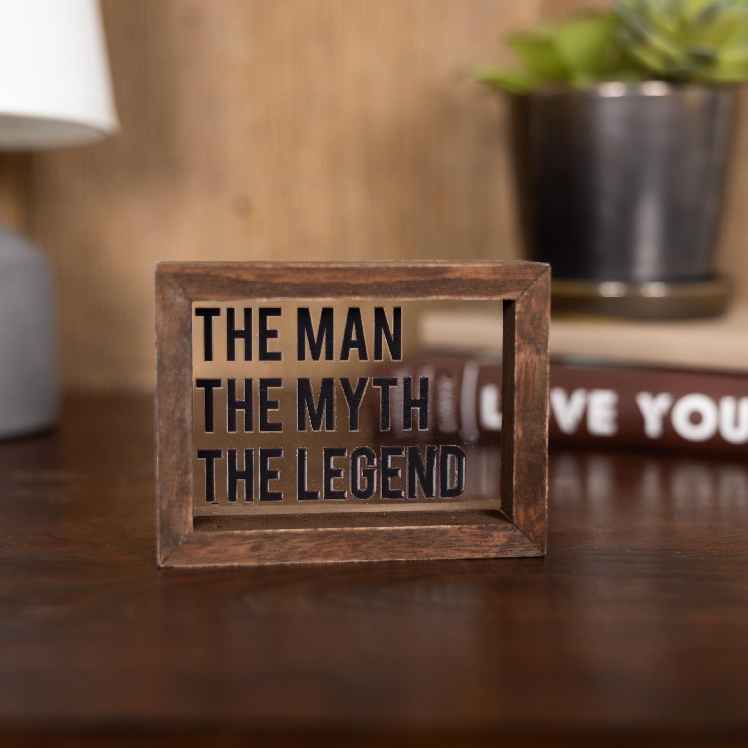 Pavilion Gift Company - Placa decorativa de pared con texto en inglés "The Man The Myth The Legend" (El hombre, el mito, la leyenda) - Placa de 4 x 3 pulgadas para decoración de pared, diseño de cueva