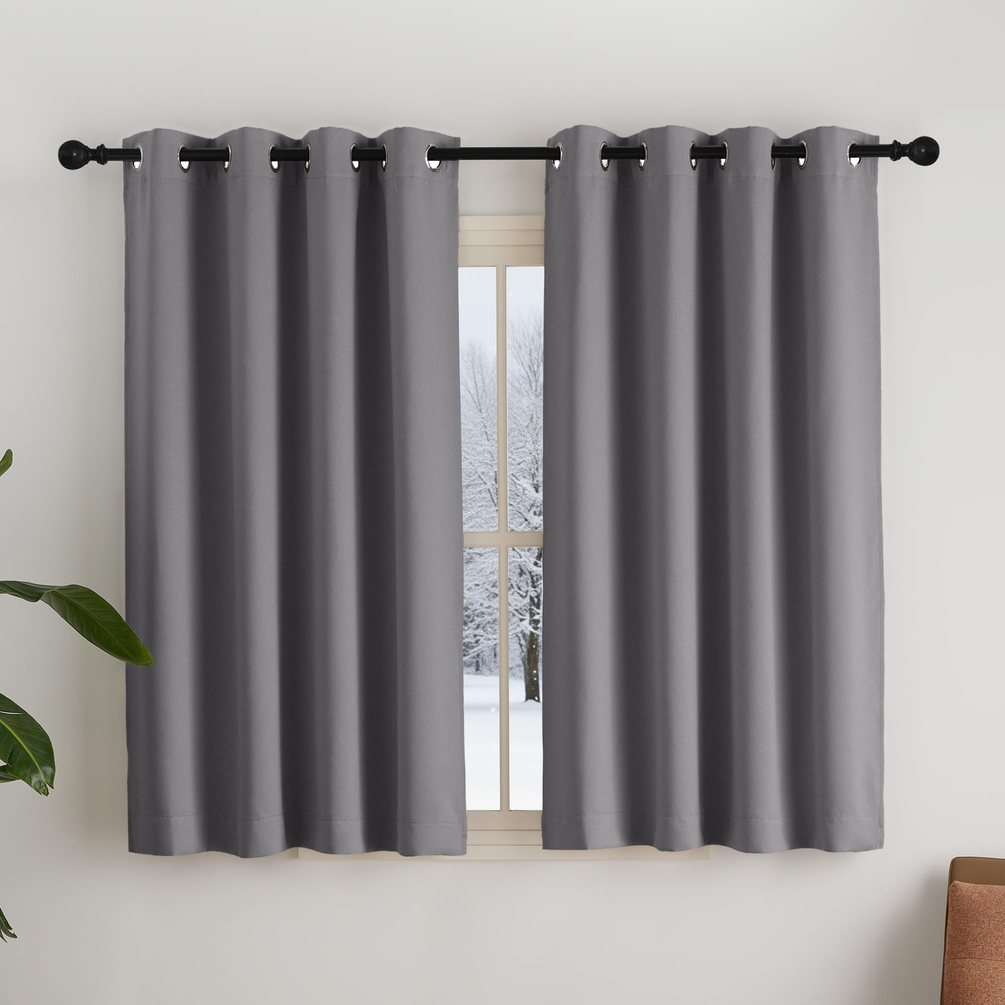 NICETOWN Cortinas Cortas de Ventanas Grises Opacas Cortinas Blackout Termicas Aislantes Frio Decorativas para Salon Dormitorio Habitacion 2 Paneles con Ojales 140x145cm Gris OEKO-TEX STANDARD 100