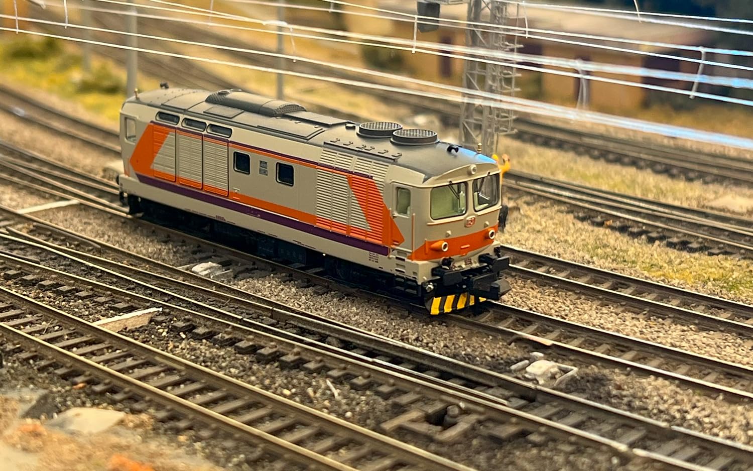 Arnold HN2655S FS, D.445 2. seria, 2 lampy dolne, malowanie MDVC, odc. IV-V, z dekoderem dźwięku DCC. Lokomotywa spalinowa
