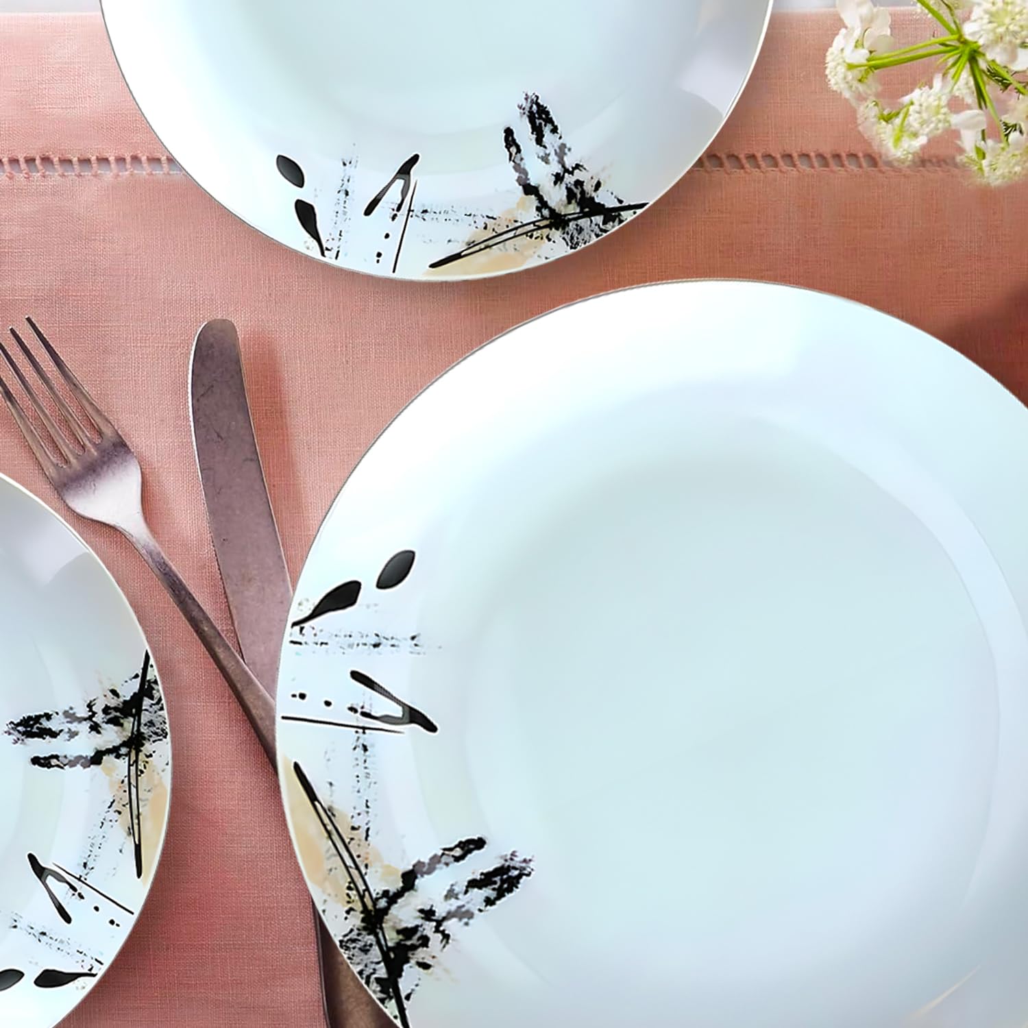 Avilia Servizio di Piatti 18 Pezzi in Porcellana Bianca con Decoro Grafico Nero - Set Composto da Piatti Fondi, Piani, e da Dessert - Eleganti e Moderni Ottimi per Ogni Occasione - Facili da Lavare
