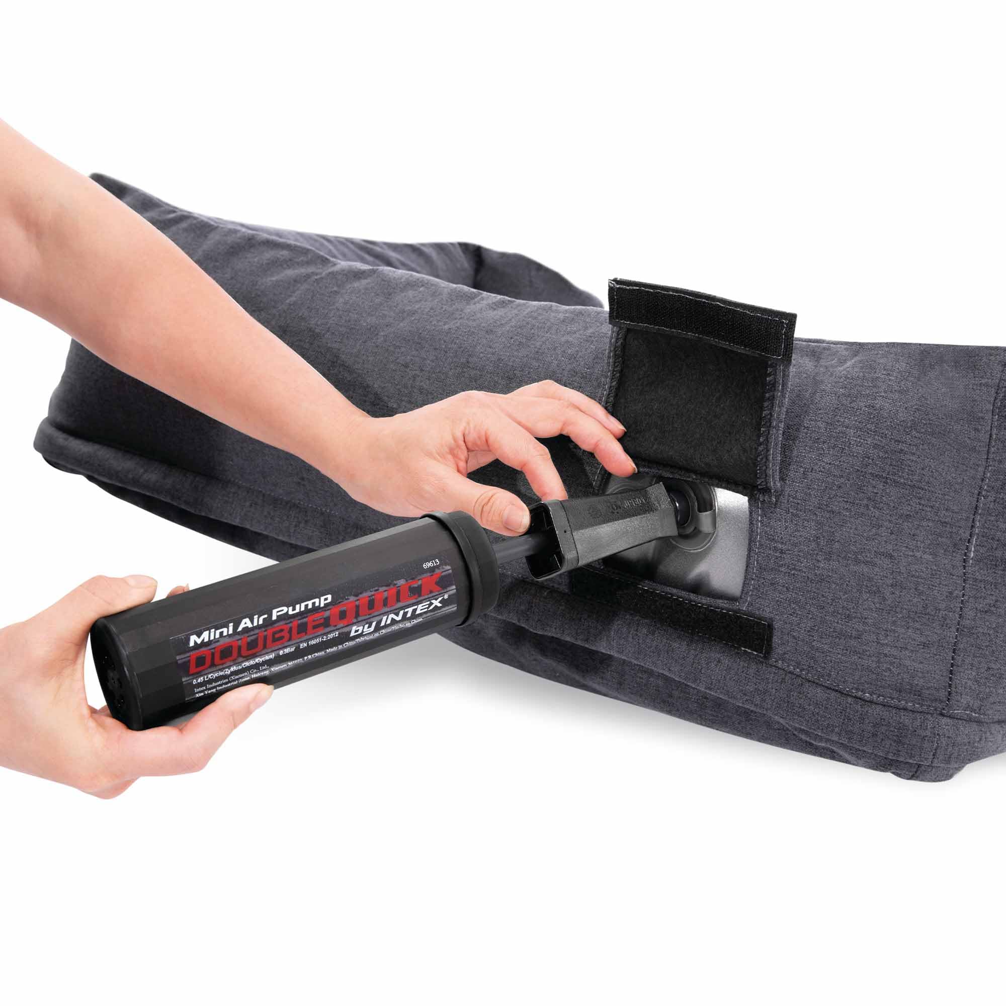 Intex 48702NP - Cuccia Gonfiabile per Cani Grande, con Pompa Manuale