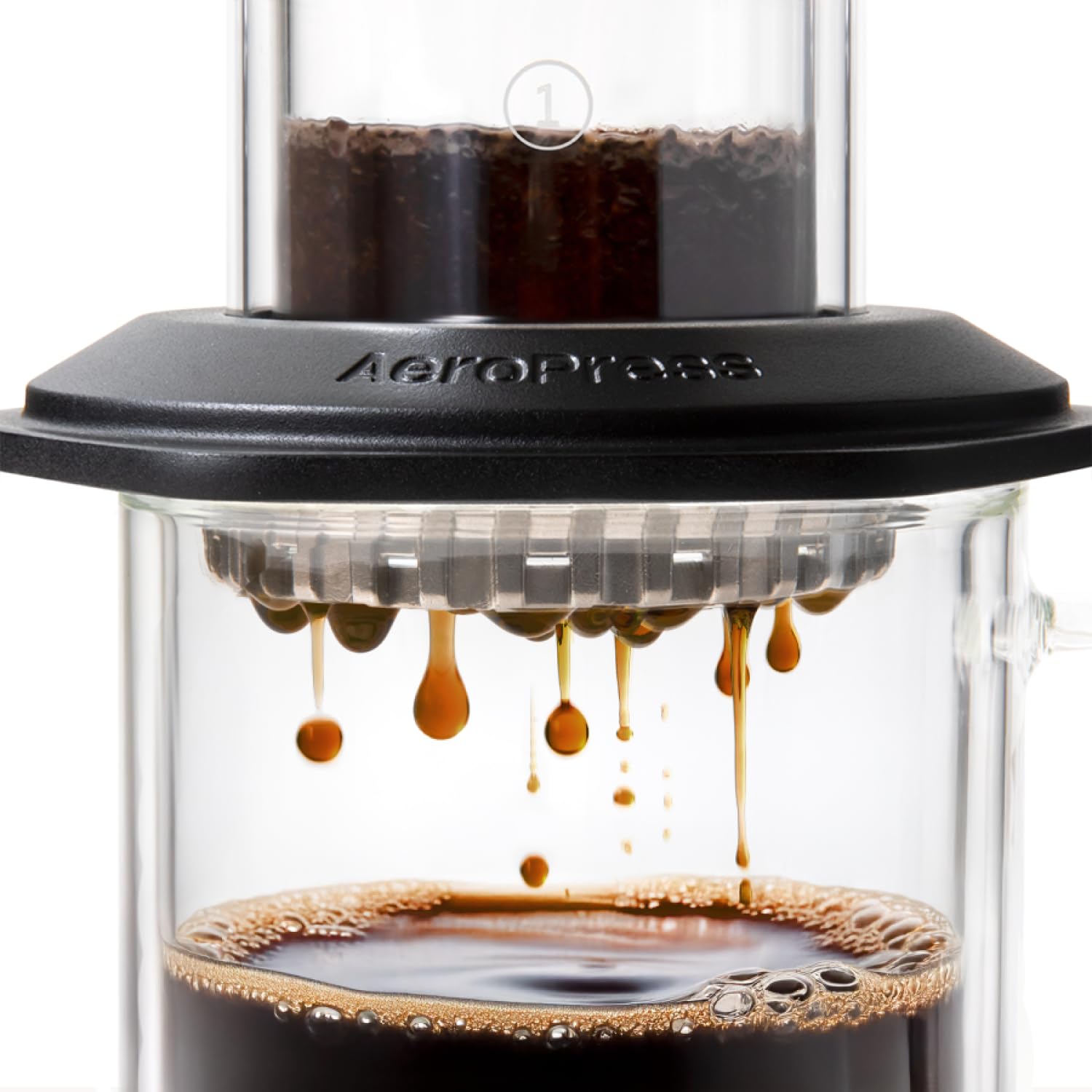AeroPress Cafetière à piston Premium en verre, acier inoxydable et aluminium, tout-en-un French Press et cafetière expresso manuelle, infusion 2 min pour moins d’amertume et plus de saveur, Noir