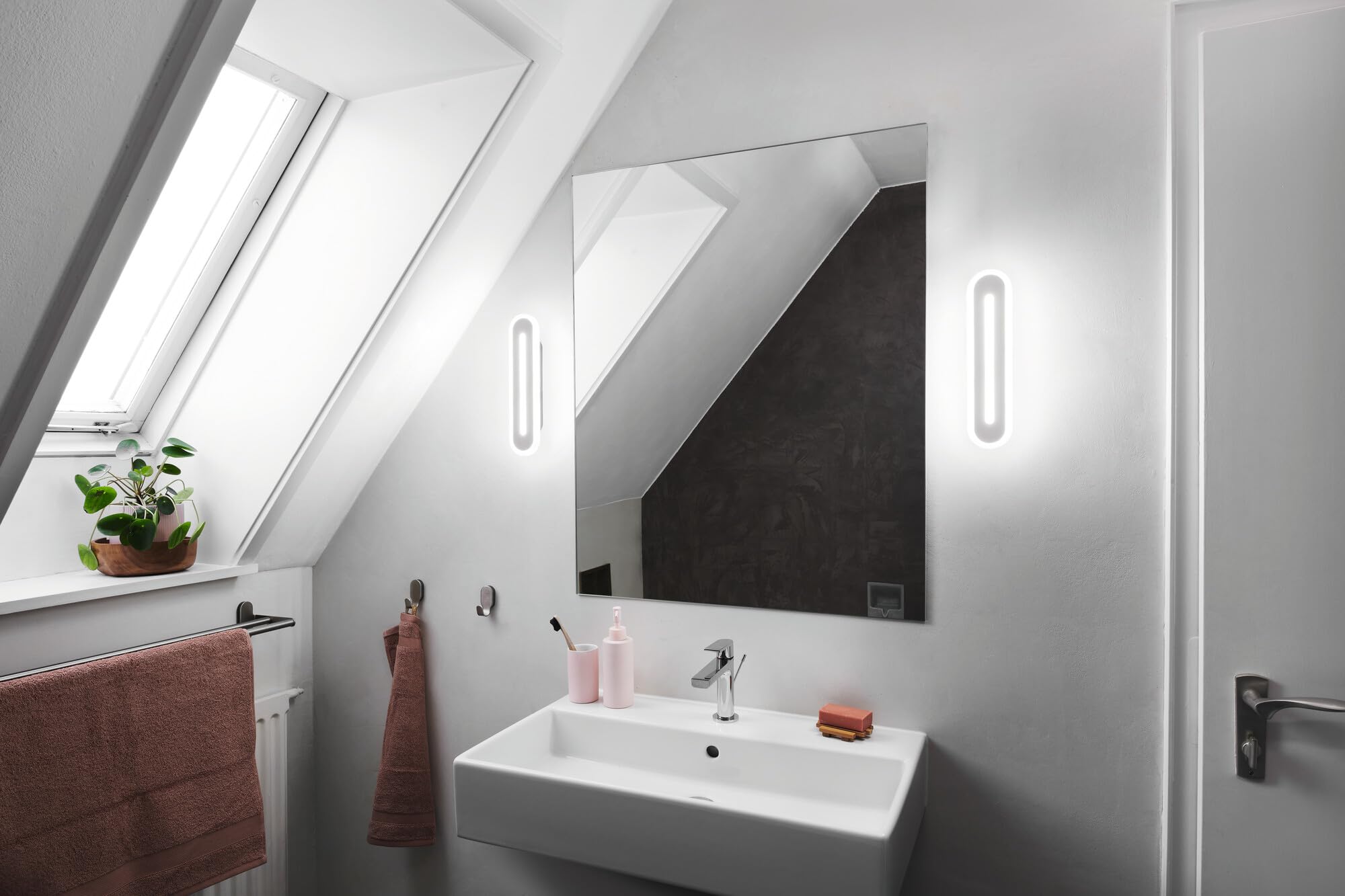 LEDVANCE Apparecchio di illuminazione: SOFFITTO E PARETE DECORATIVO BAGNO CON TECNOLOGIA WIFI /13W, 220…240V, ampiezza fascio luminoso: 110, Tunable White, 3000…6500K, materiale del corpo: steel, IP44