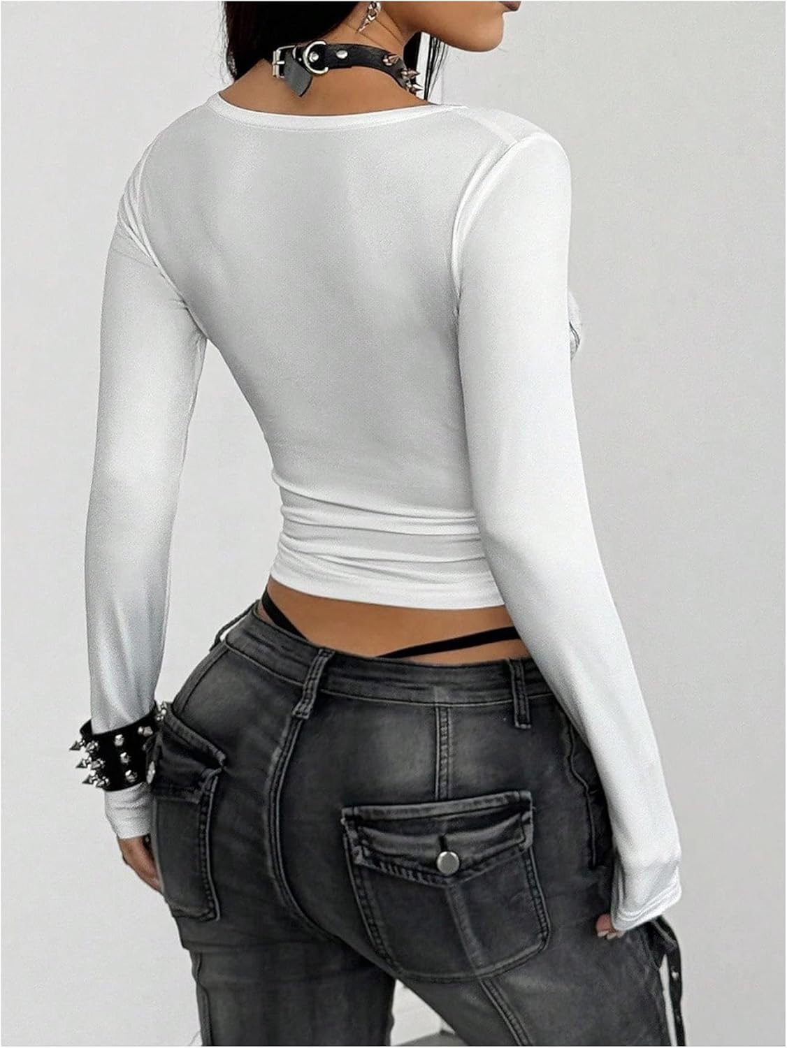 WDIRARA Women's Gothic Punk Graphic T Shirts V Neck Long Sleeve Streetwear Crop Tops - Image 3