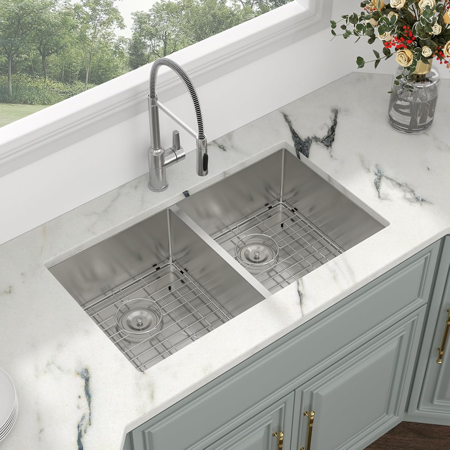 Kichae 33 Inch Undermount Kitchen Sink Double Bowl 50/50 Stainless Steel 18 Gauge Under Counter Kitchen Sink Handmade Basin with Drain Strainer