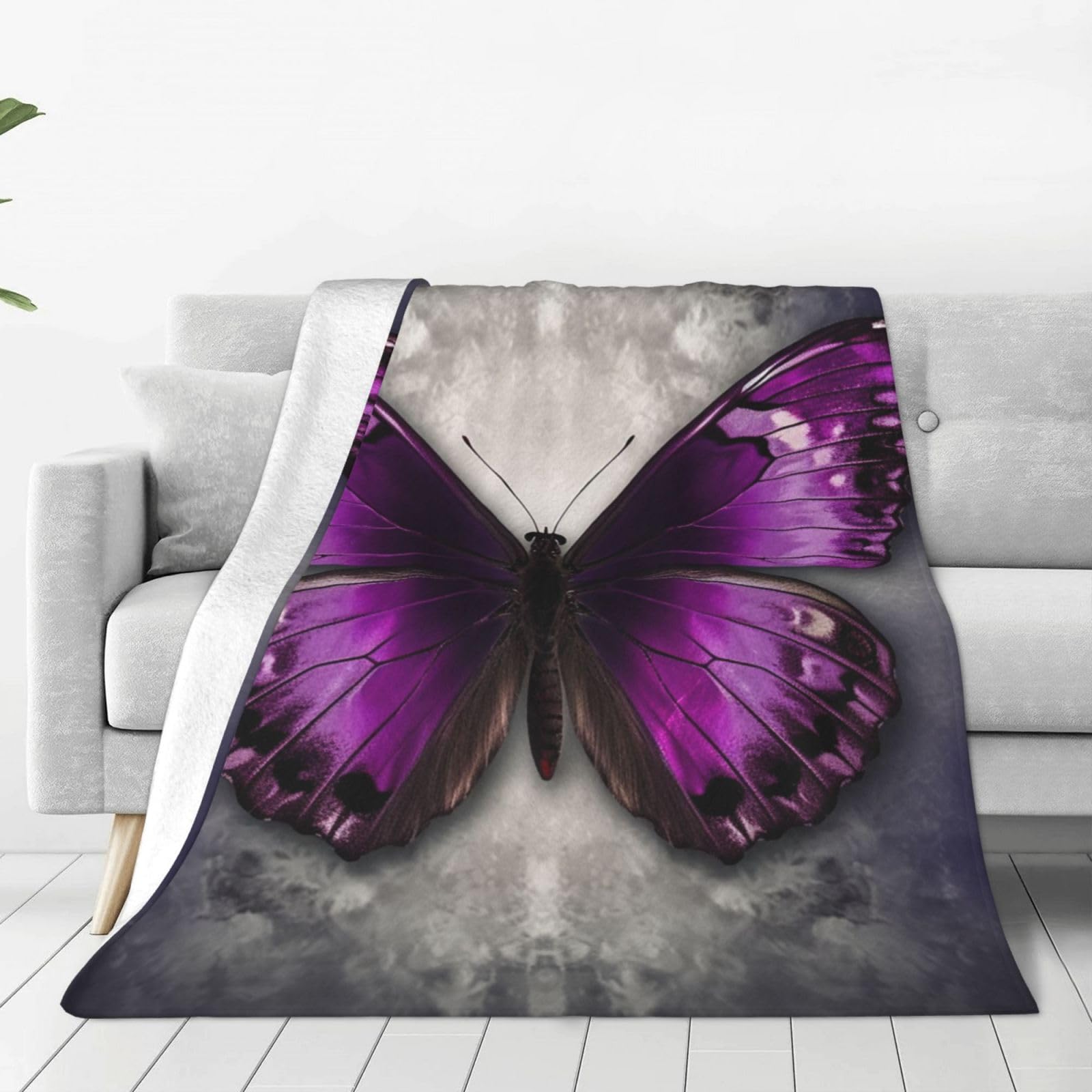 Couverture en flanelle légère pour des soirées cocooning sur le canapé