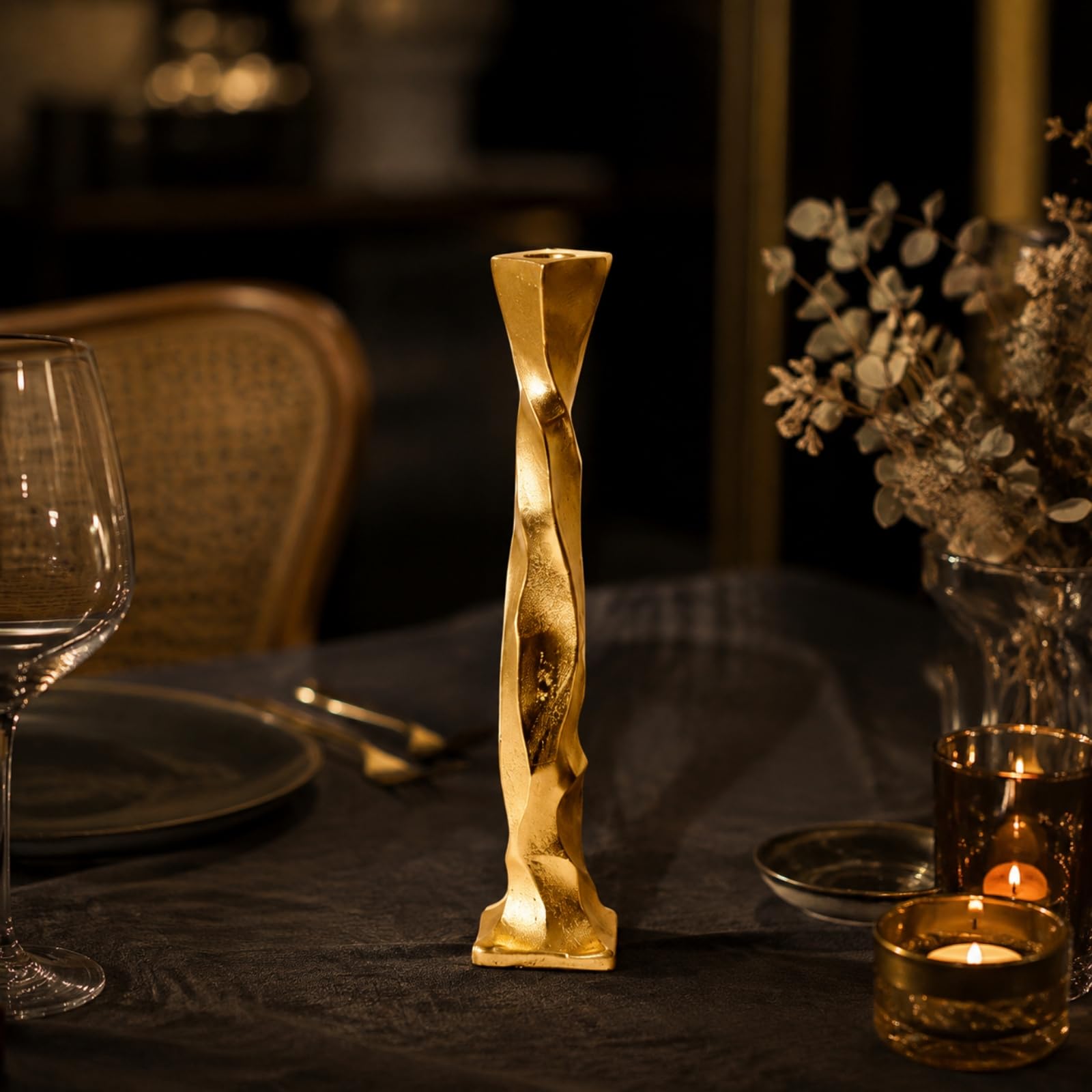 Gralara Skulptural Kerzenständer mit Fuß | Kerzenhalter mit quadratischem Fuß, modern, Tafelaufsatz, für Wohnzimmer, Dekoliebhaber, Gold, S