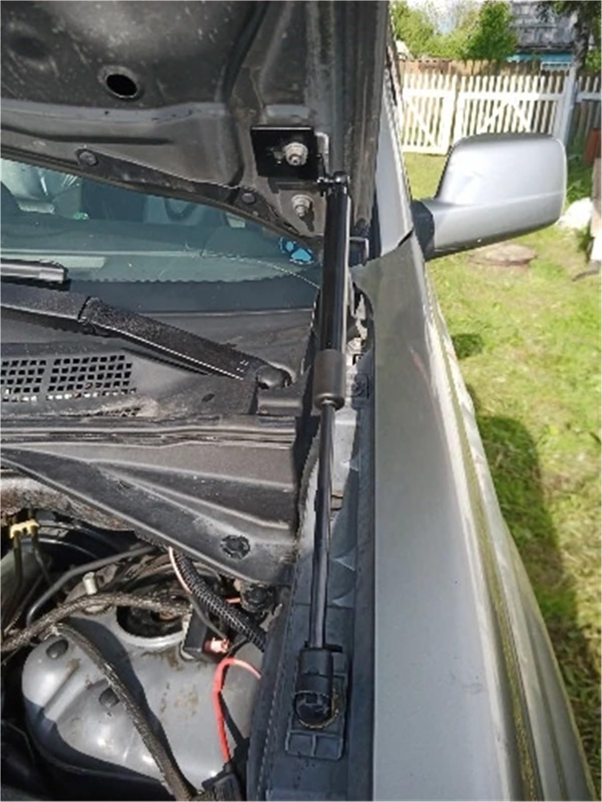 Amortyzator gazowy sprężyna gazowa Zestaw siłowników maski pasujący do Nissana X-Trail T30 2000-2007 Modyfikacja przedniej maski Siłowniki gazowe Amortyzatory Podnoszenie(Black carbon fiber)