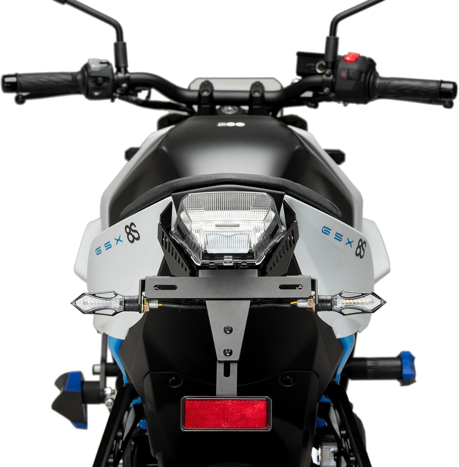 Suport de matrícula Puig instal·lat en Suzuki GSX-8S, posterior view amb intermitents