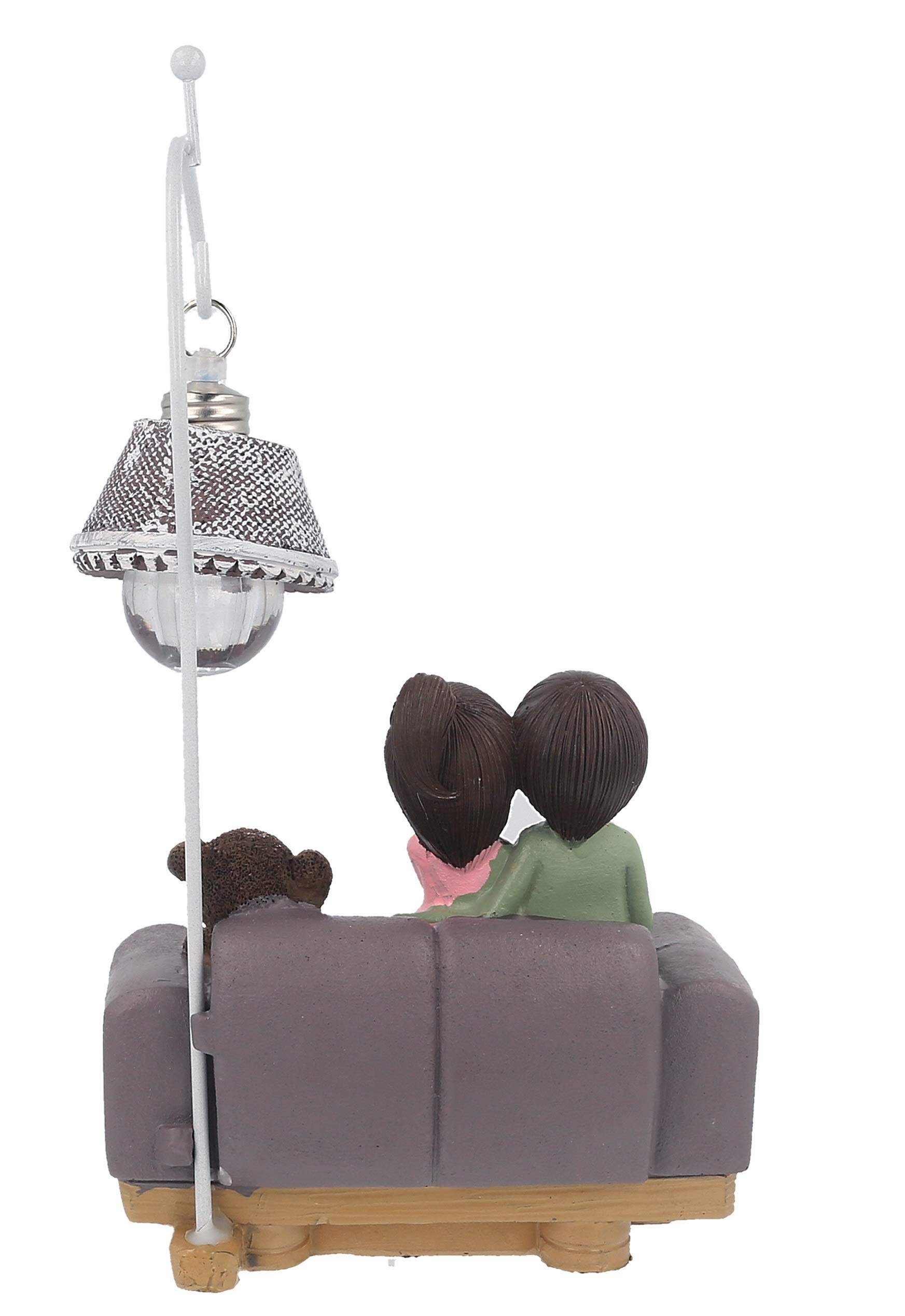 Webelkart Żywica urocza romantyczna walentynkowa para miłości siedząca na sofie statuetka prezentacja prezentów; 21 cm; wielokolorowy