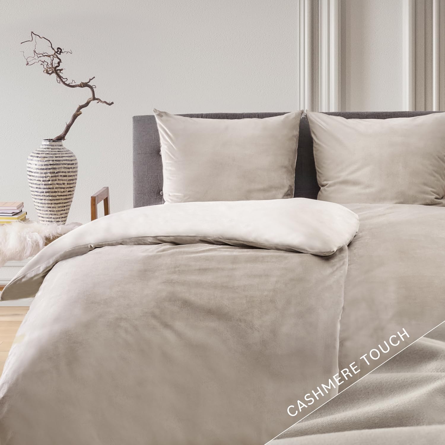 Blumtal Winterbettwäsche 135x200 cm, 4-teiliges 2er-Set – Cashmere-Touch Plüsch aus Flauschiger Mikrofaser, Oeko-TEX Zertifiziert, 2 Deckenbezüge + 2 Kissenbezüge 80x80 cm – Taupe/Beige