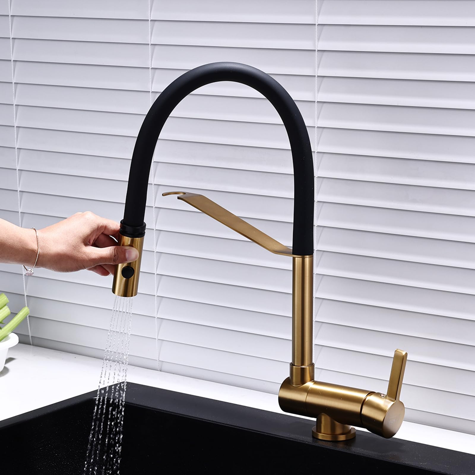 ZYCHSJXA Brushed Gold Kitchen Taps with Pull Out Spray 2 Modes Folding Mixer Tap 360° Swivel Faucet