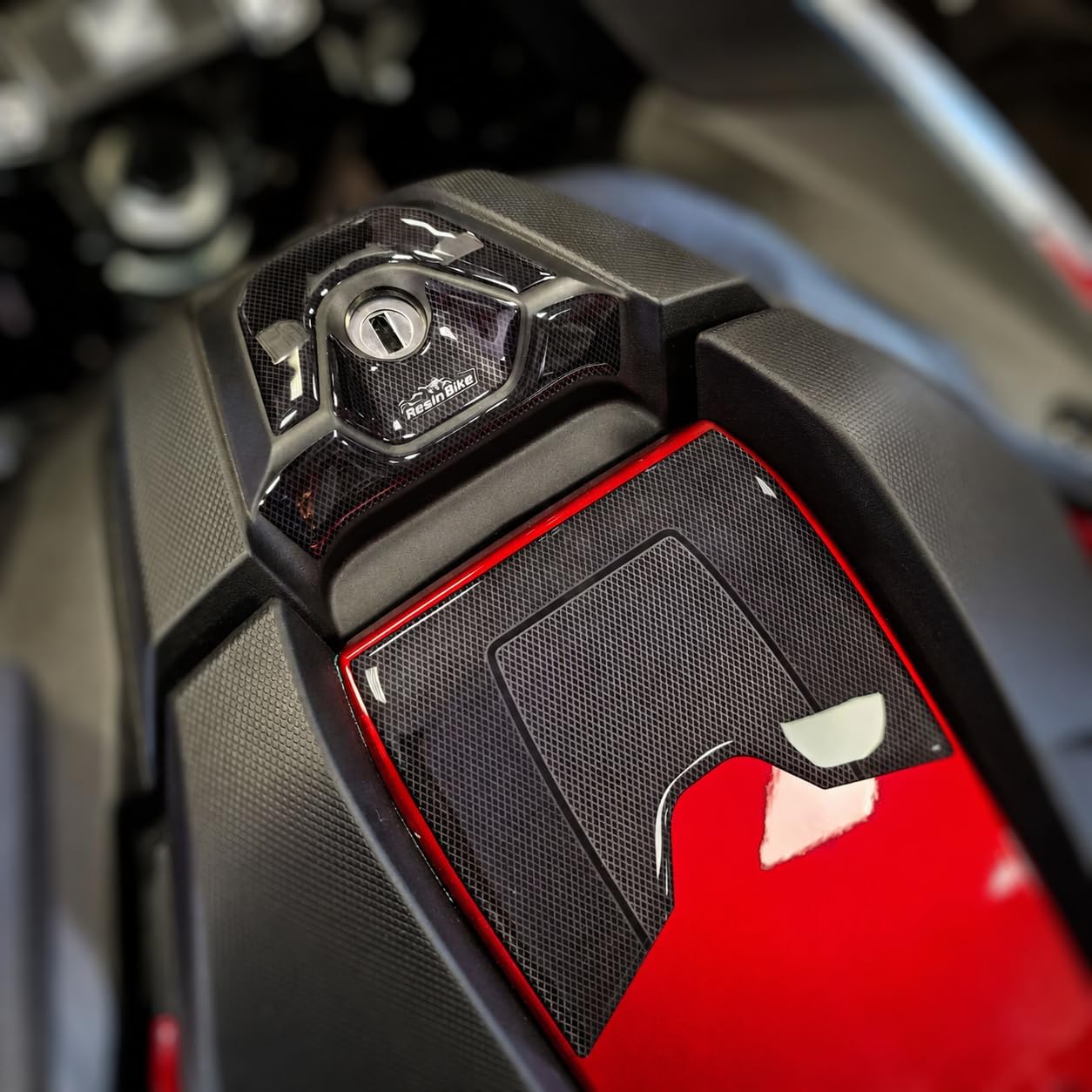 Resin Bike Naklejki Moto kompatybilne z Honda NC750X 2021-2026. Chronią Kluczowa strefa przed uderzeniami i zadrapaniami. Naklejki żywiczne z efektem 3D - wyprodukowane we Włoszech
