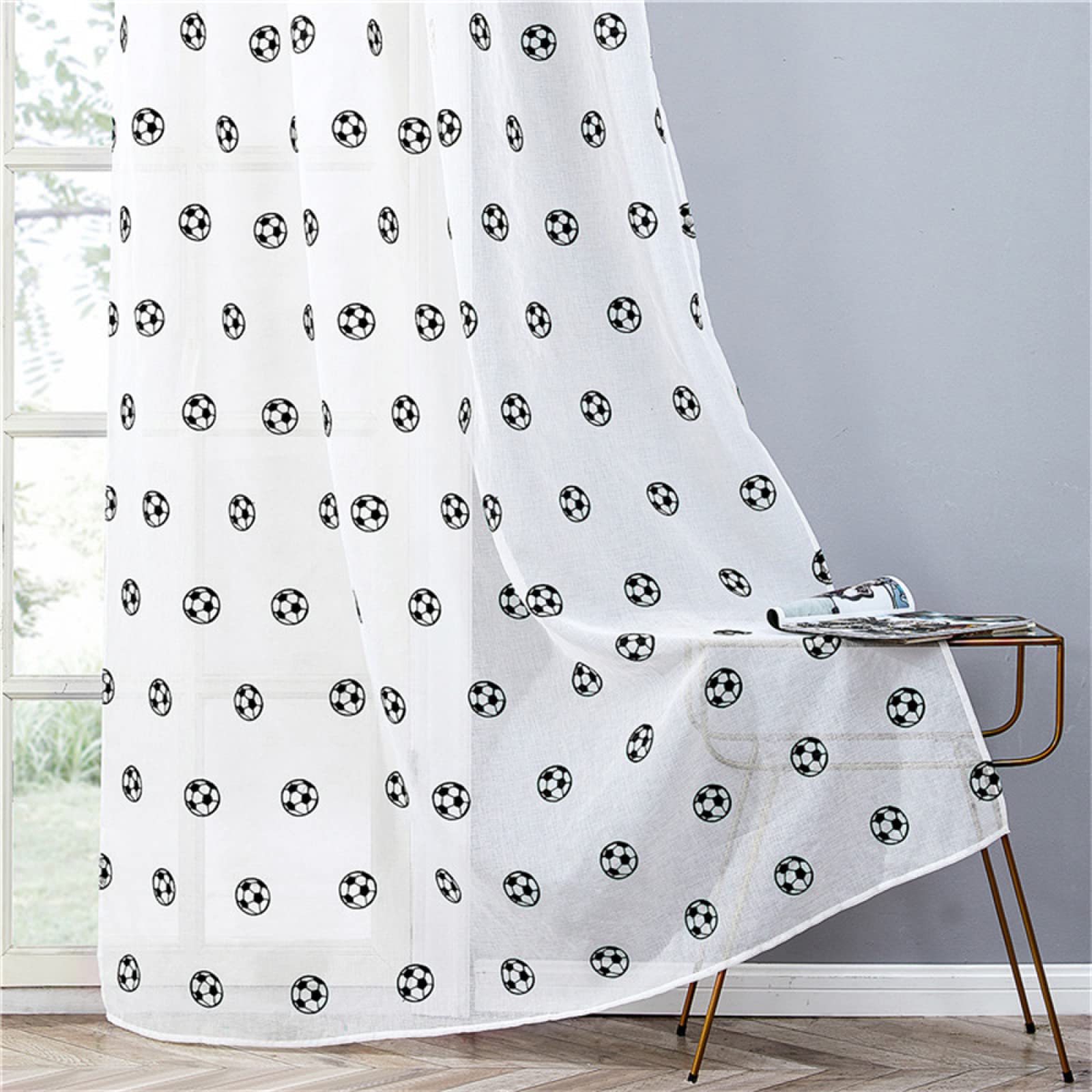 2 Stück Sheer Vorhänge Lässige Vorhang Mit Ösen,Luftig Dekoschal für Wohnzimmer Schlafzimmer Stores Küche - (B132 x H138cm) Schwarz-Weiß-Fußball