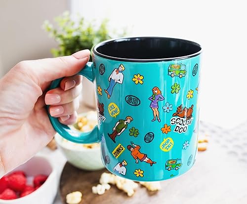 Miniatura 5 de Toynk Scooby-Doo - Taza de cerámica con patrón de calcomanías | Taza de café grande para expreso, cafeína, bebidas, artículos esenciales para el