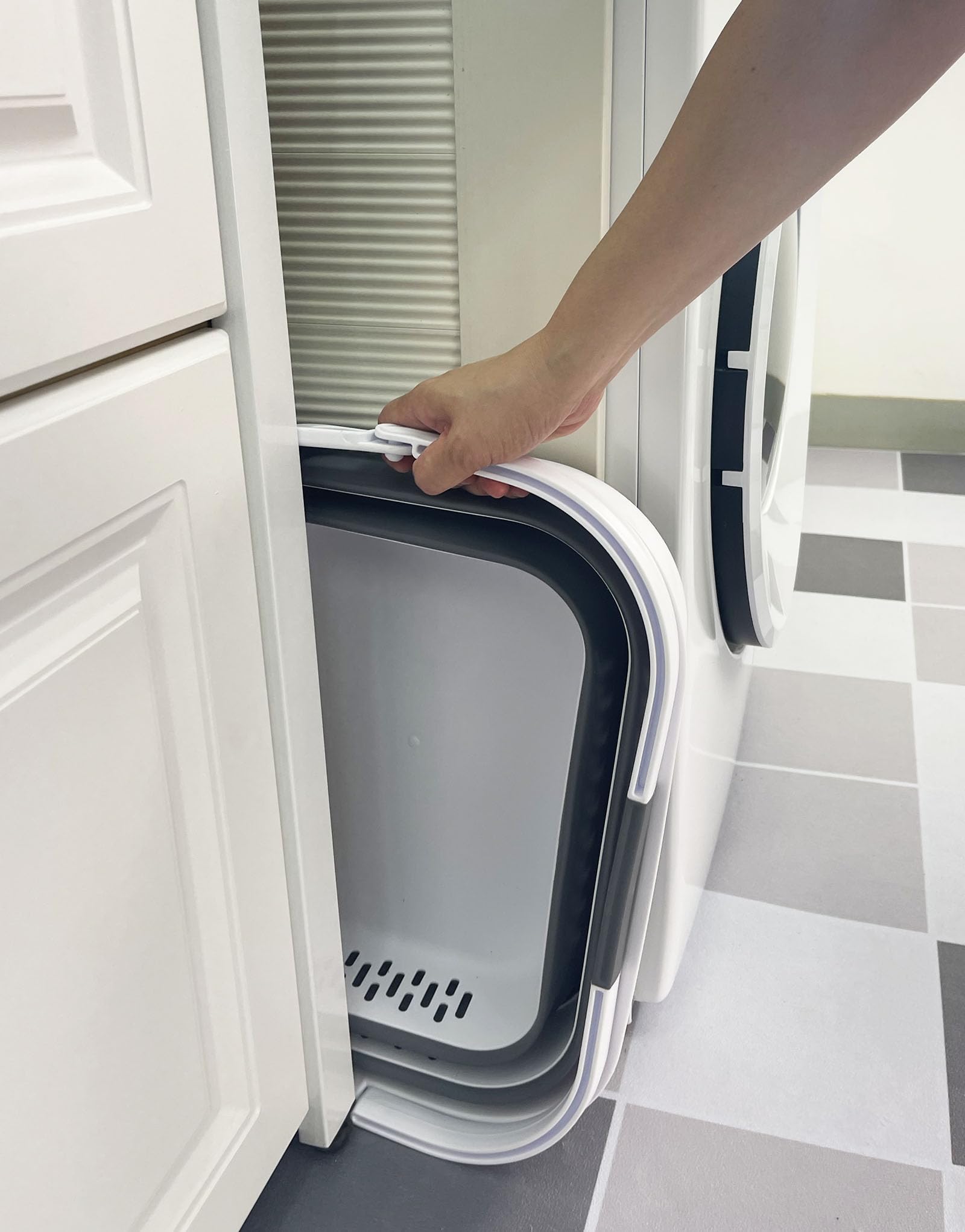 SAMMART 40L Zusammenklappbarer Wäschekorb aus Kunststoff mit Griffen – faltbarer Pop-Up-Aufbewahrungsbehälter/Organizer – tragbarer Wäschesammler – platzsparend (1, Weiß/Stahlgrau)