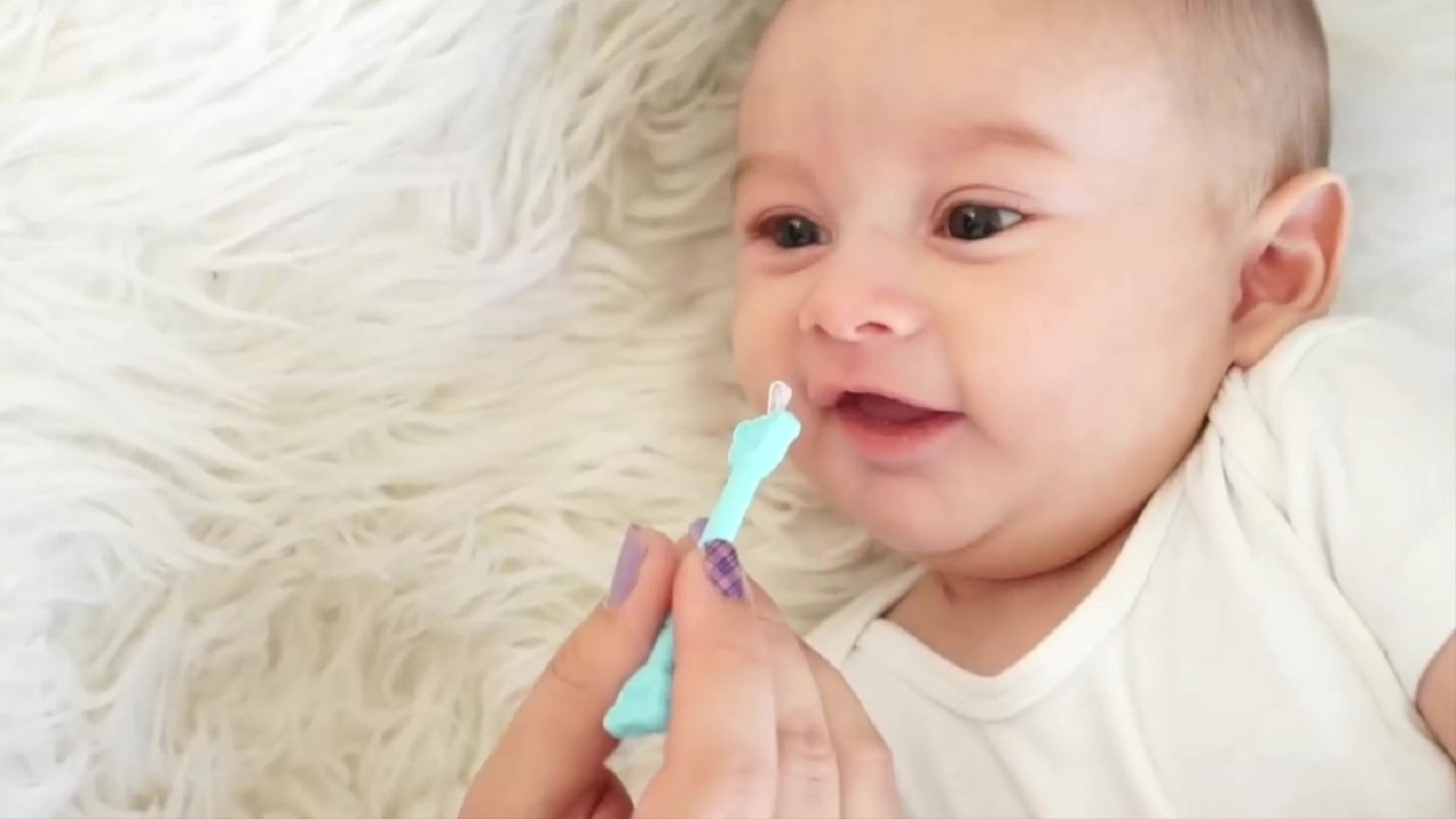 Amazon Oogiebear 鼻と耳のガジェット 新生児や乳児のための安全で簡単な鼻くそと耳クリーナー デュアル耳垢と鼻水除去剤 アスピレーターオルタナティブ ベビーケア バス ベビー マタニティ 通販