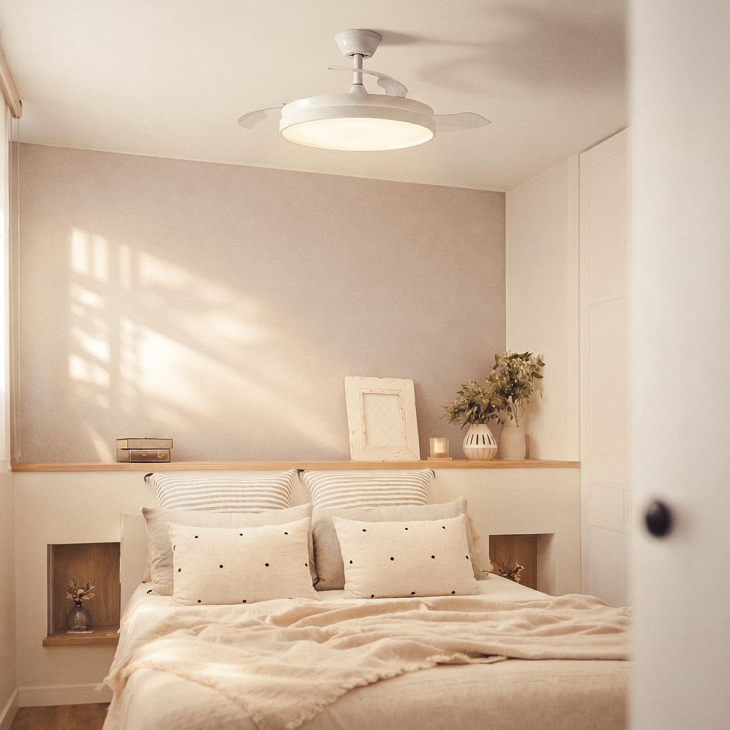 LEDKIA LIGHTING Ventilador de Techo Kaios Blanco con Luz LED CCT 2560 lm; Motor DC 30W Silencioso y Eficiente; Aspas Retráctiles; 6 Velocidades; 106 cm; Mando a Distancia; Salón y Dormitorio 10-20 m² | Con luz LED CCT 2560 lm, motor DC 30 W silencioso y e