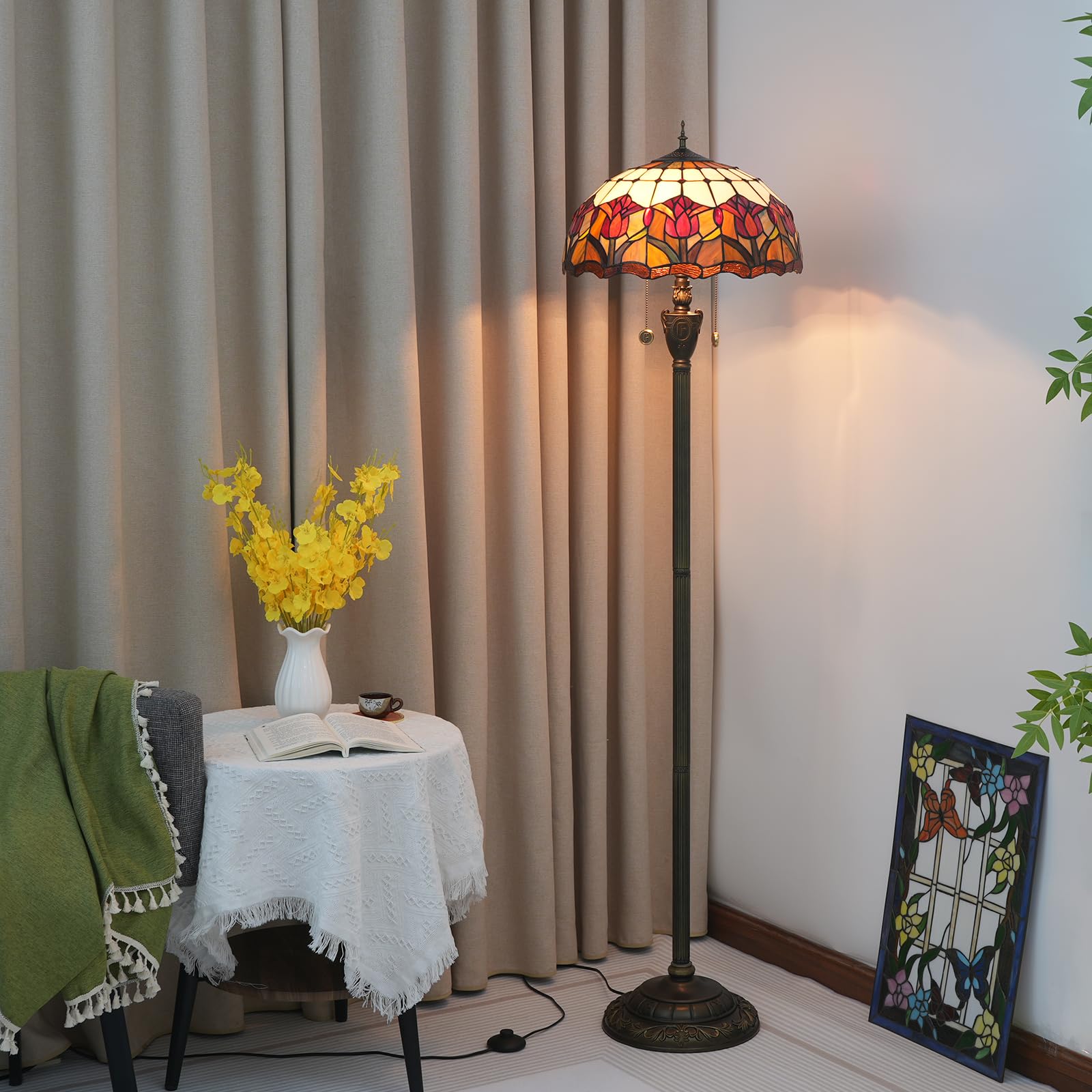 Lampa podłogowa Tiffany w stylu czerwonego tulipana Lampa podłogowa ze szkła witrażowego Jasne oświetlenie Rustykalna lampa stojąca do dekoracji wnętrz Salon Sypialnia