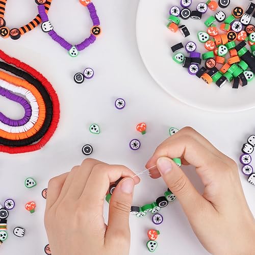 Miniatura 7 de QUEFE 3600 cuentas de arcilla de Halloween, 10 hebras, cuentas de arcilla polimérica para hacer joyas, con 150 dijes de arcilla de Halloween para