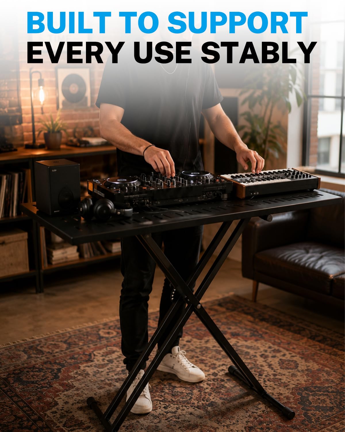 STRICH Tragbarer DJ-Tischständer, stabiler X-förmiger Ständer für Mixer, Laptops, MIDI-Keyboards, Synthesizer & Plattenspieler. Faltbare Musikarbeitsfläche für Live-Auftritte und Studios