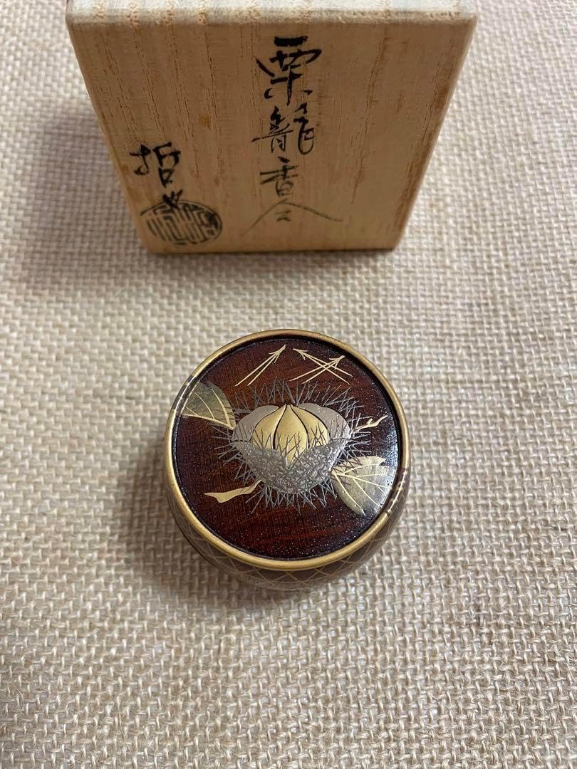 蒔絵栗龍香合