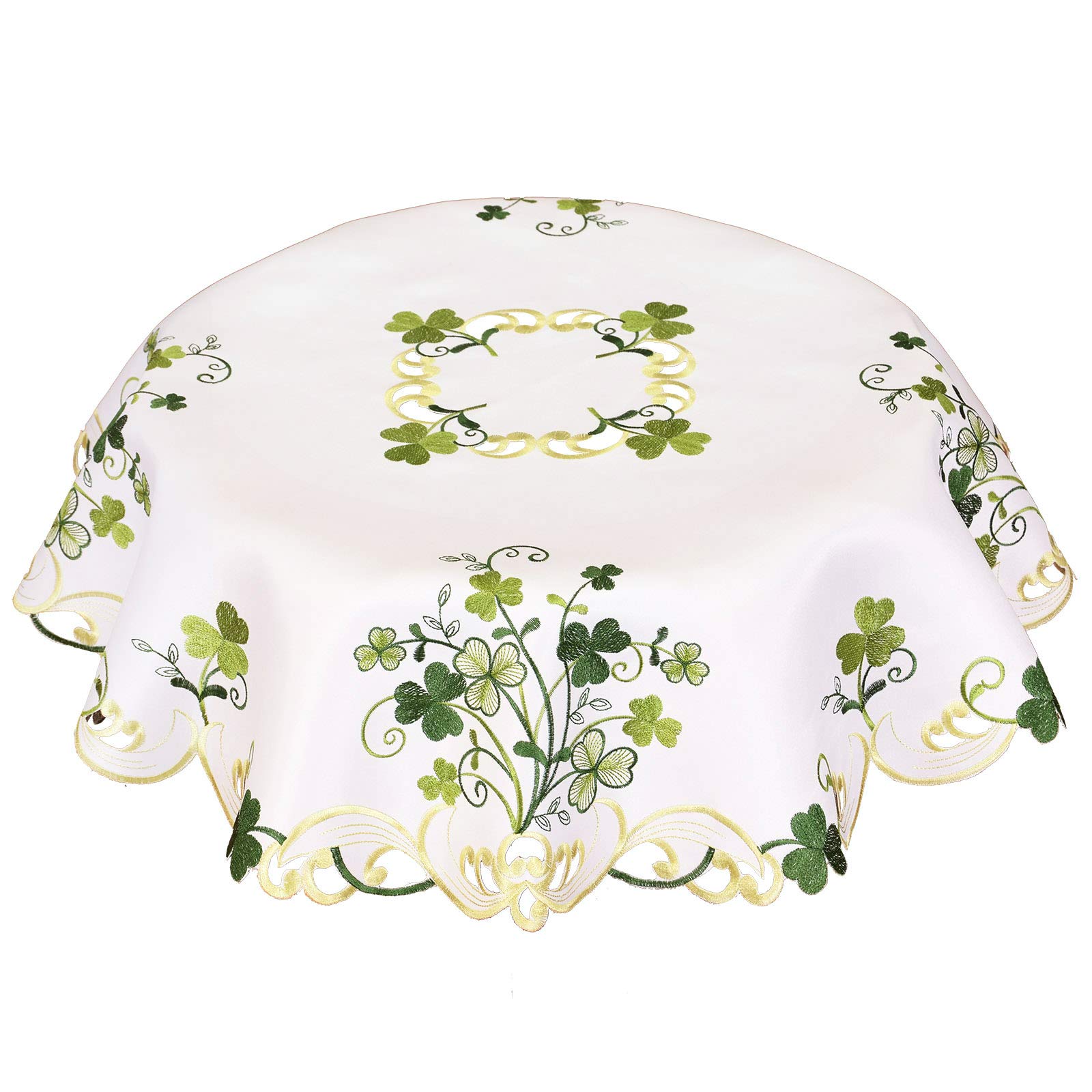 Nappe brodée de trèfle pour masquer une table usée et réussir votre déco Saint-Patrick