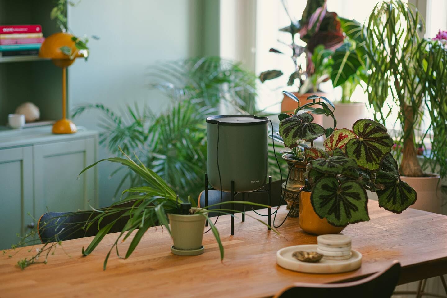 Fiskars Urban Plant Care Sistema di Auto-Irrigazione | Irrigazione Automatica delle Piante, Acciaio Verniciato a Polvere, Verde Scuro/Nero, 1075319