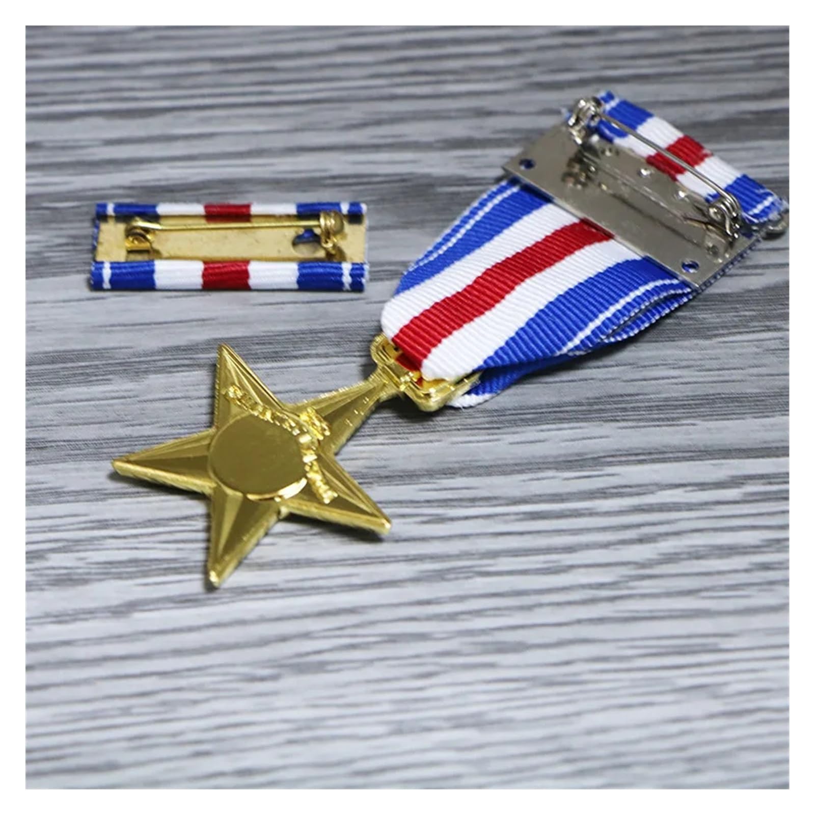 Amazon.co.jp: 米軍勲章スターメダルの複製シルバースター軍事勲章