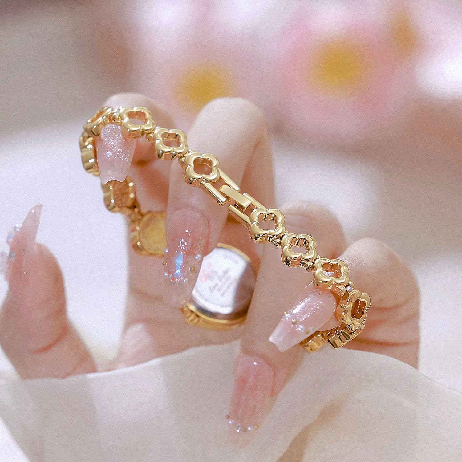 Gosasa Vintage Gold Watch for Women Hollow Four Leaf Chain Bracelet Dainty Small Ladies Dress Quartz Watch Waterproof Luxury Gift - Image 4