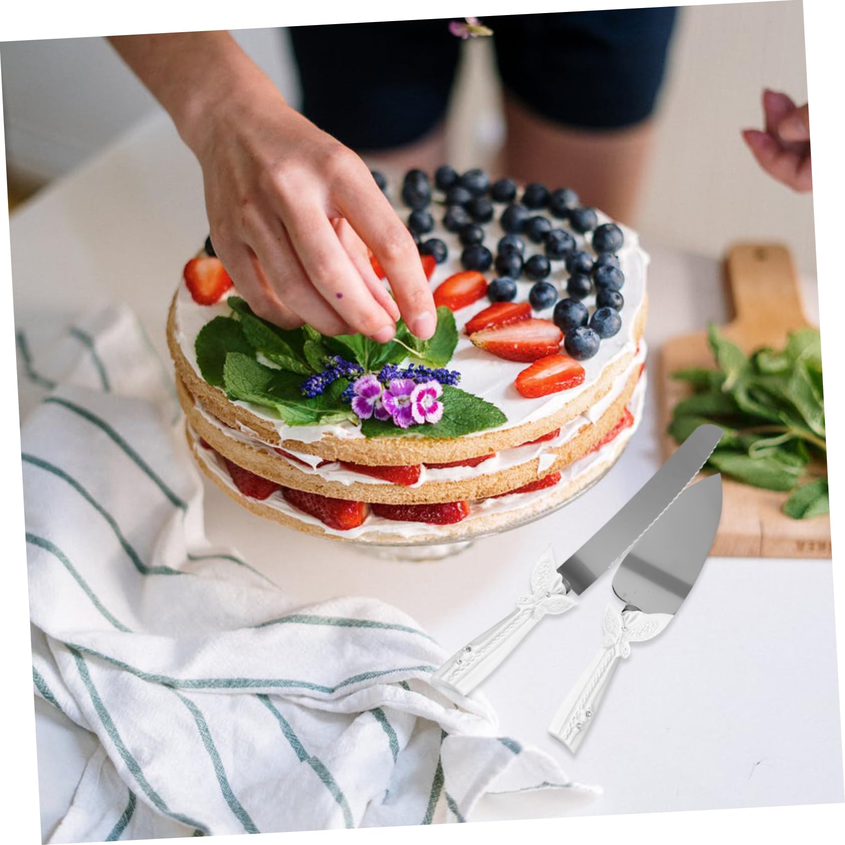 BEBEMOKO 2pcs Cake Knife Spatula Retro Decor Cake Decorating Bride Wedding Cake Serving Server Wedding Cake Server Wedding Favor Cake Server Engraved Cake Bridal White Resin